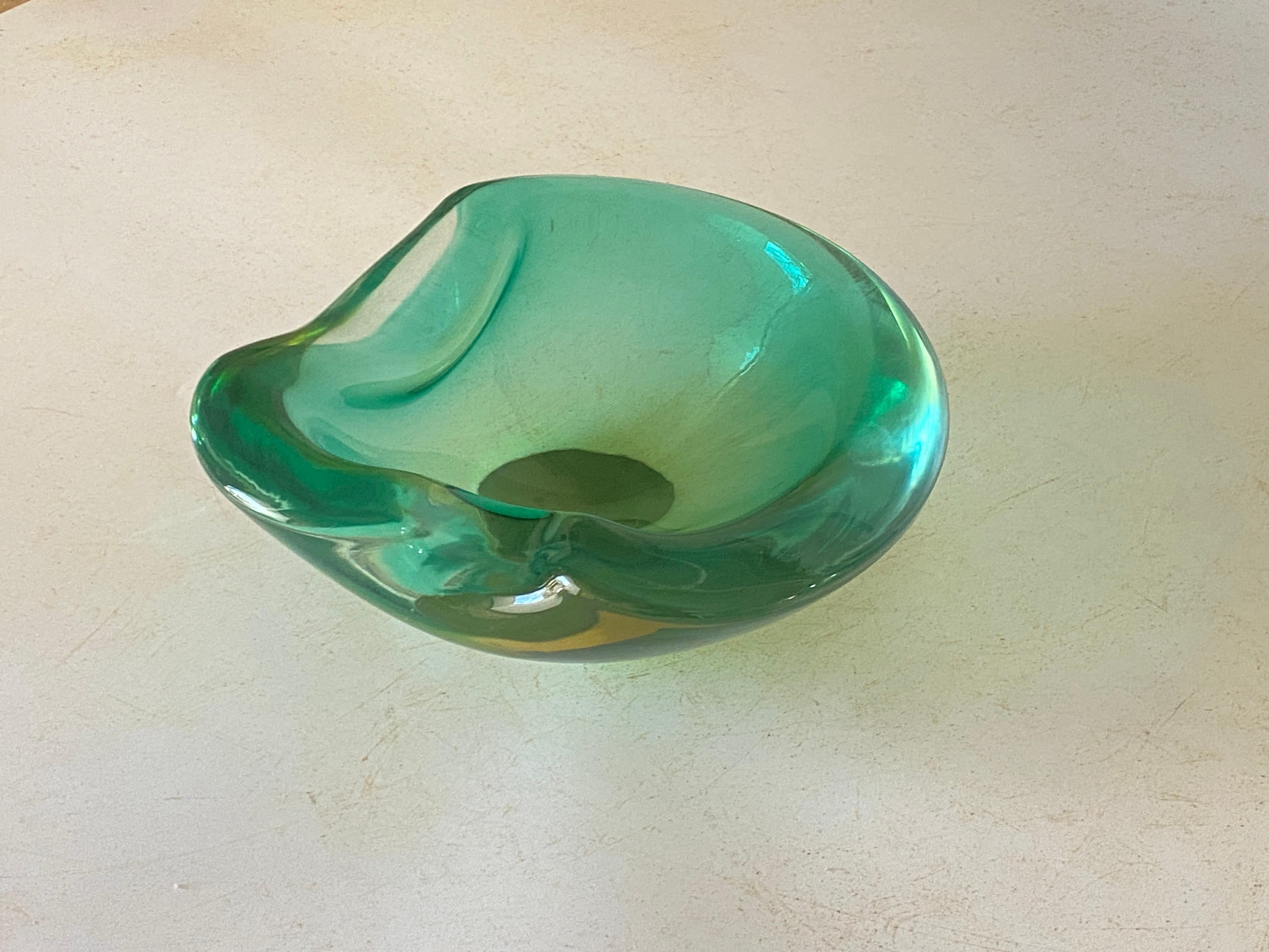 Vide Poche or Ashtray in  Art Glass Venice Green Color Italy Murano 1970  In Good Condition For Sale In Auribeau sur Siagne, FR