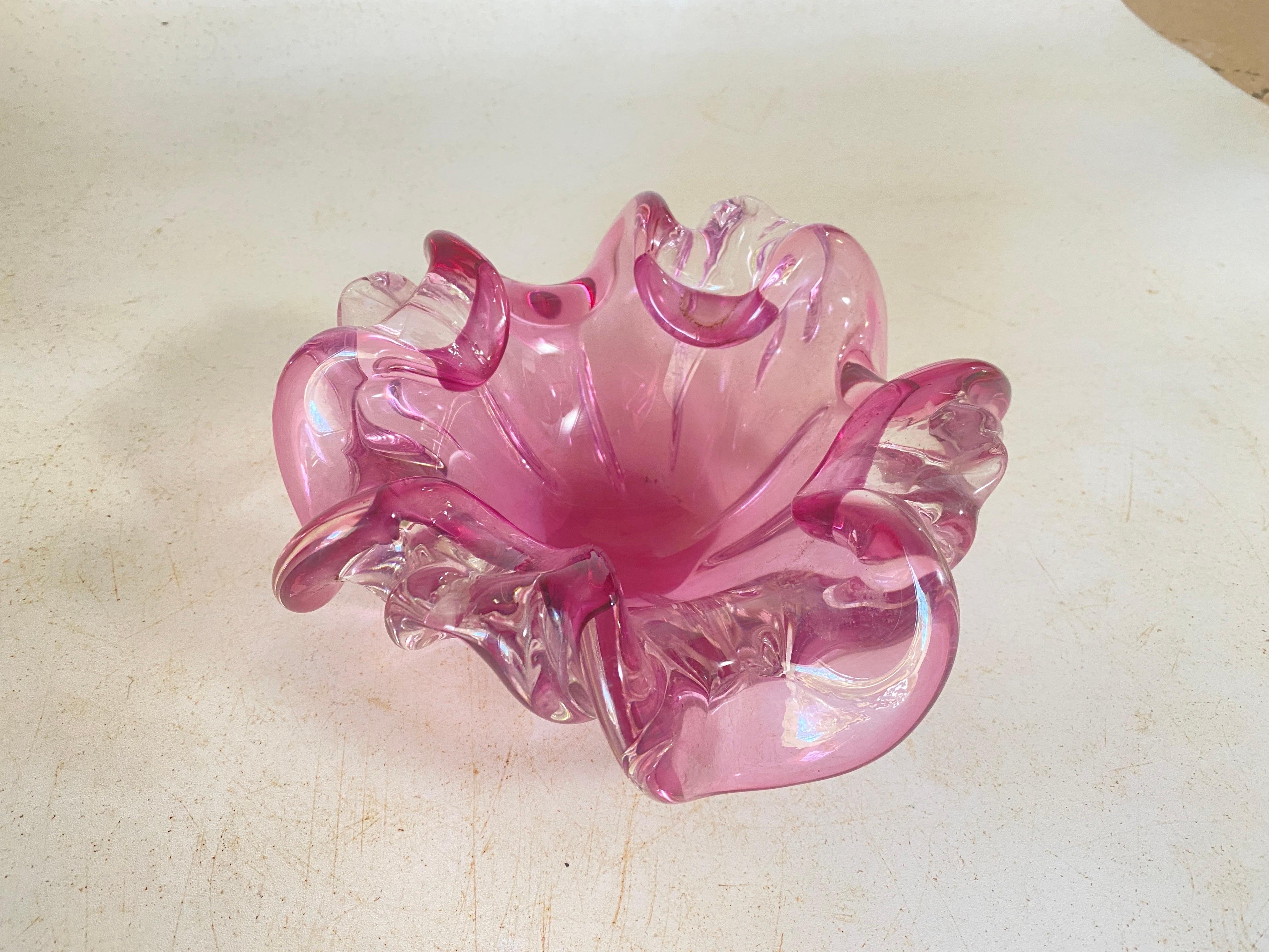 Vide Poche or Ashtray in  Art Glass Venice Pink Color Italy Murano 1970  In Good Condition For Sale In Auribeau sur Siagne, FR