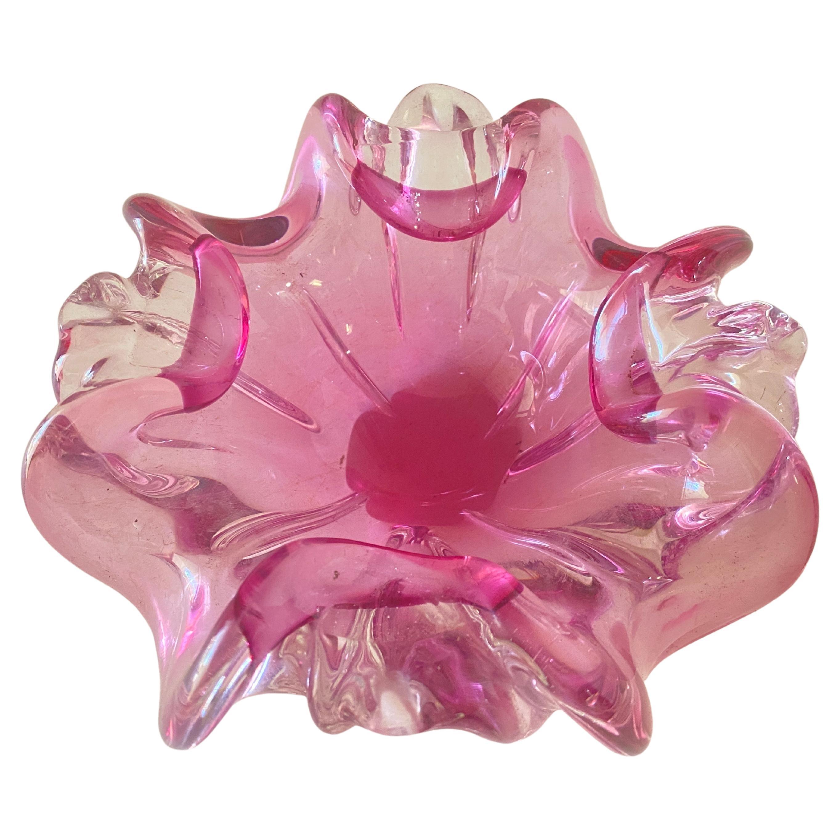Vide Poche ou Cendrier en  Verre d'art de Venise couleur rose Italie Murano 1970