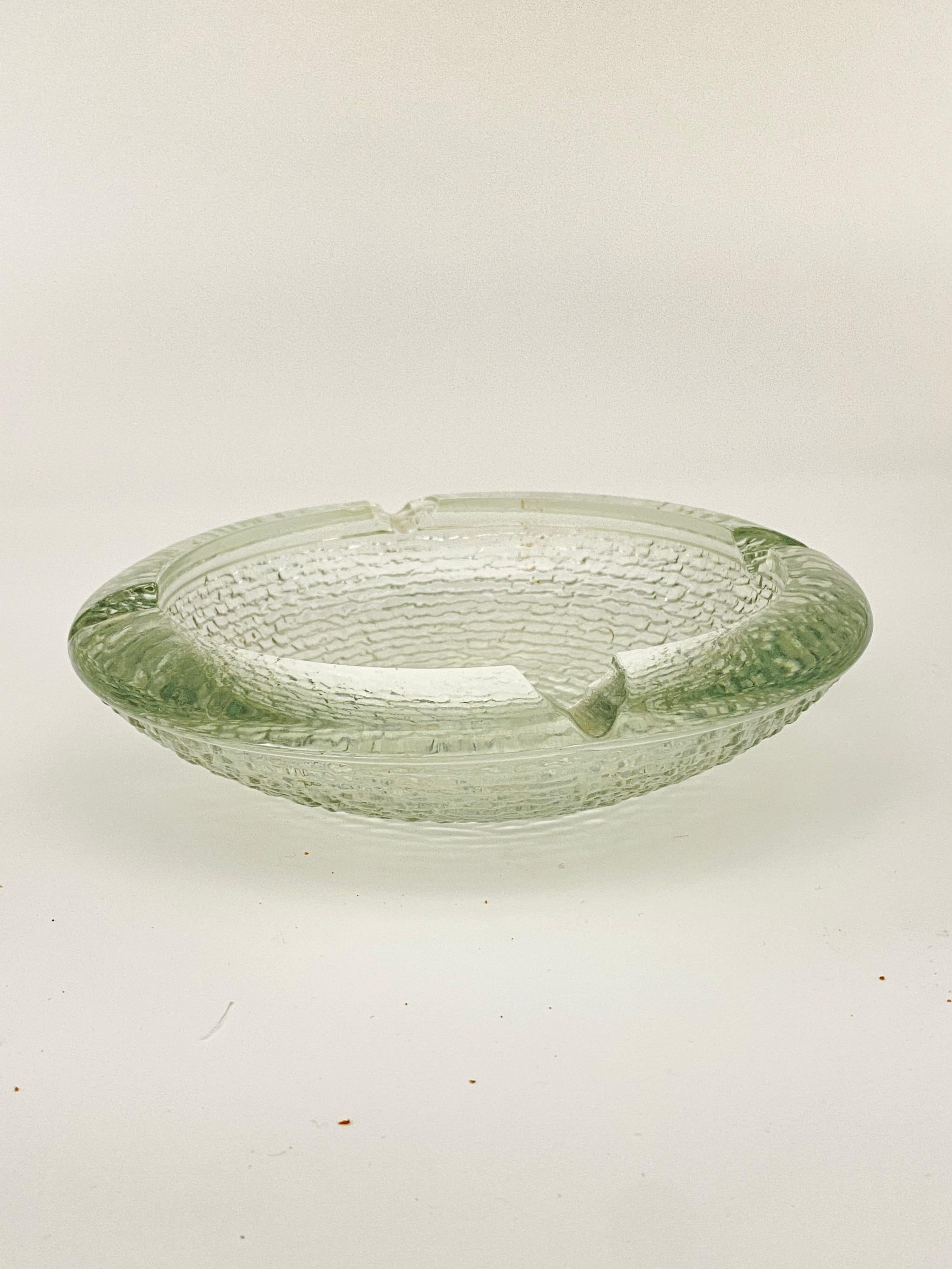 This vide poche or ashtray in in Glass. It has been done circa 1970, in France.