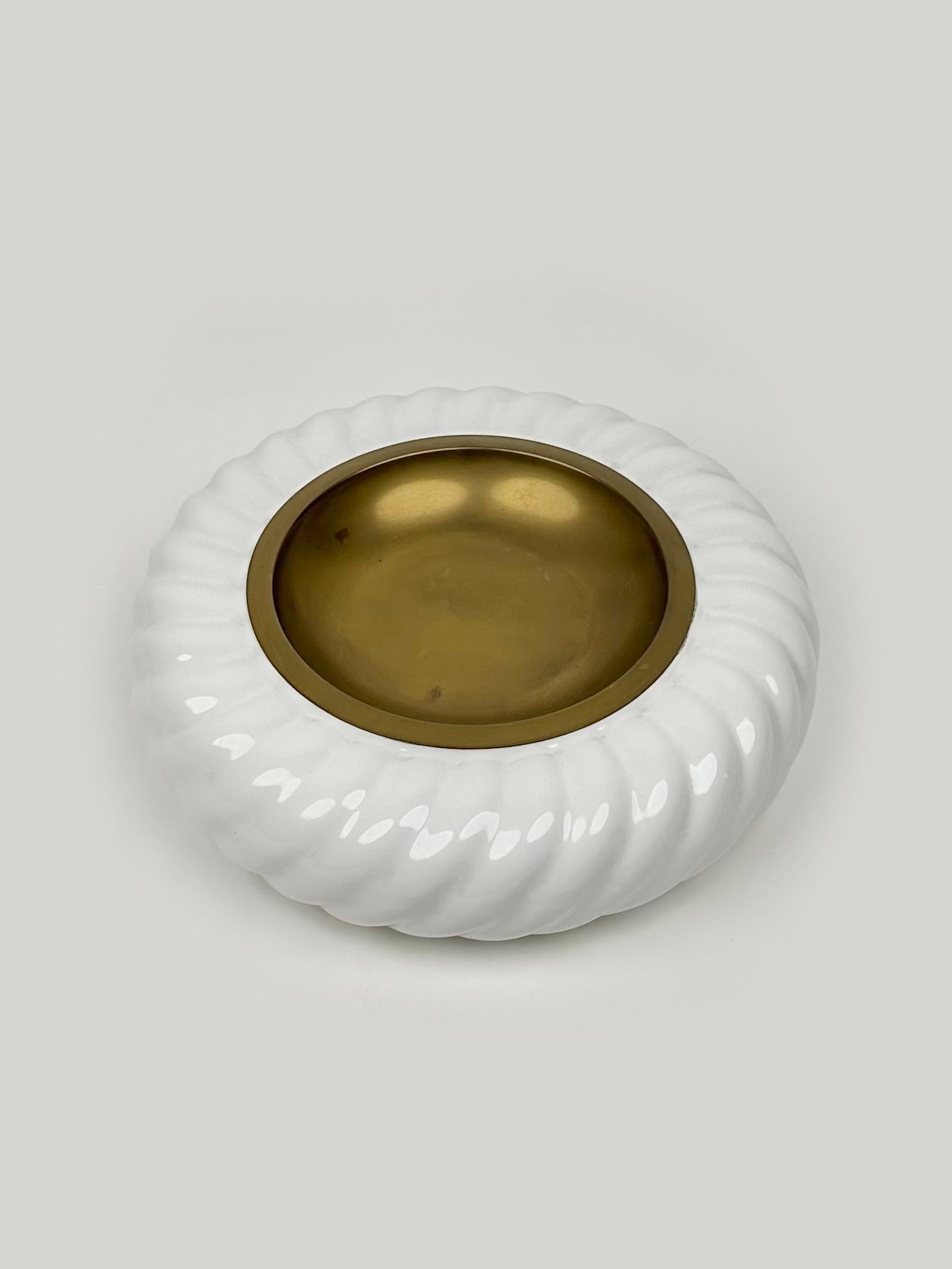 Mid-Century Modern Vide-Poche or Ashtray White Ceramic and Brass by Tommaso Barbi, Italy 1970s For Sale