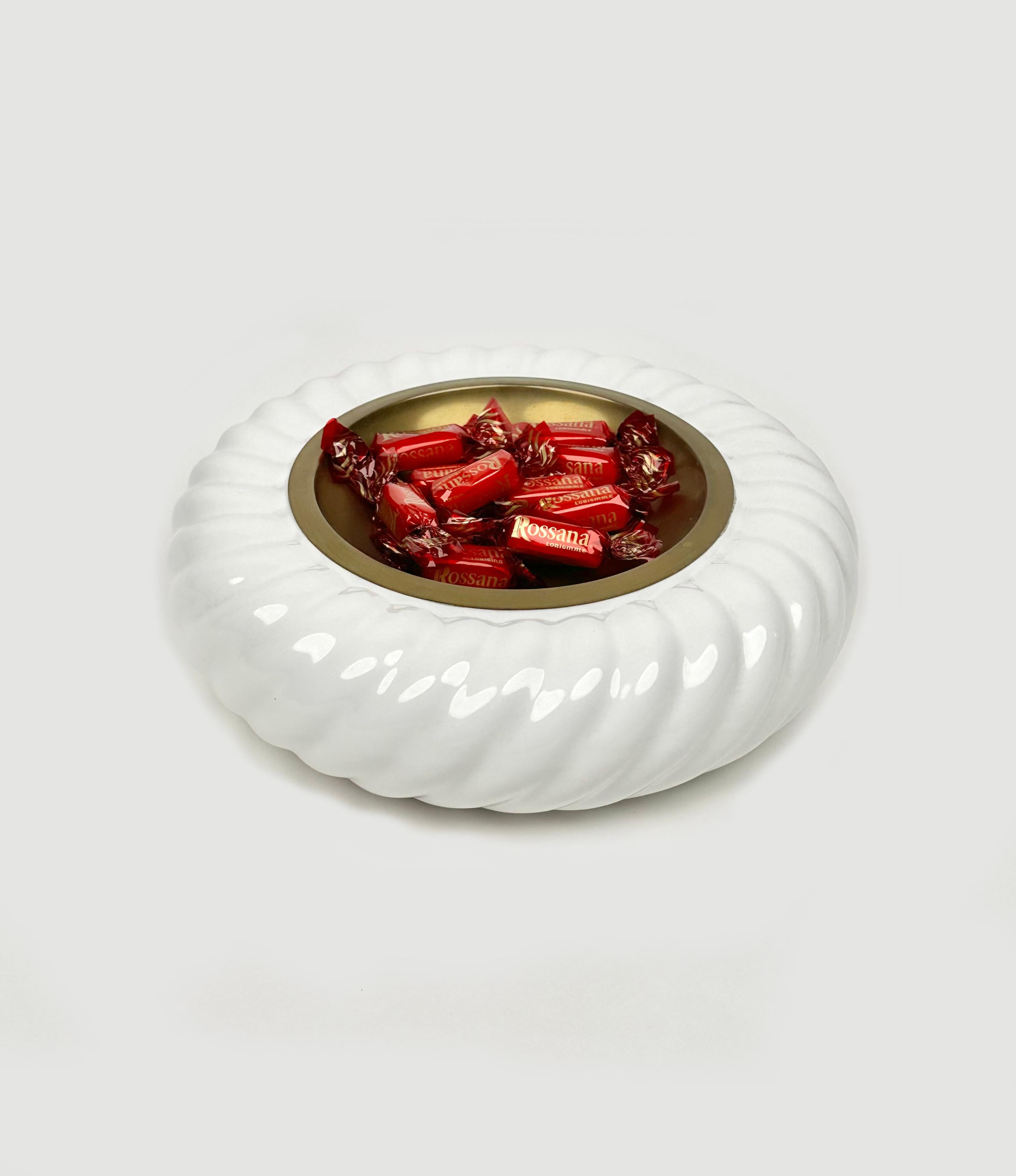Vide-Poche or Ashtray White Ceramic and Brass by Tommaso Barbi, Italy 1970s In Good Condition For Sale In Rome, IT