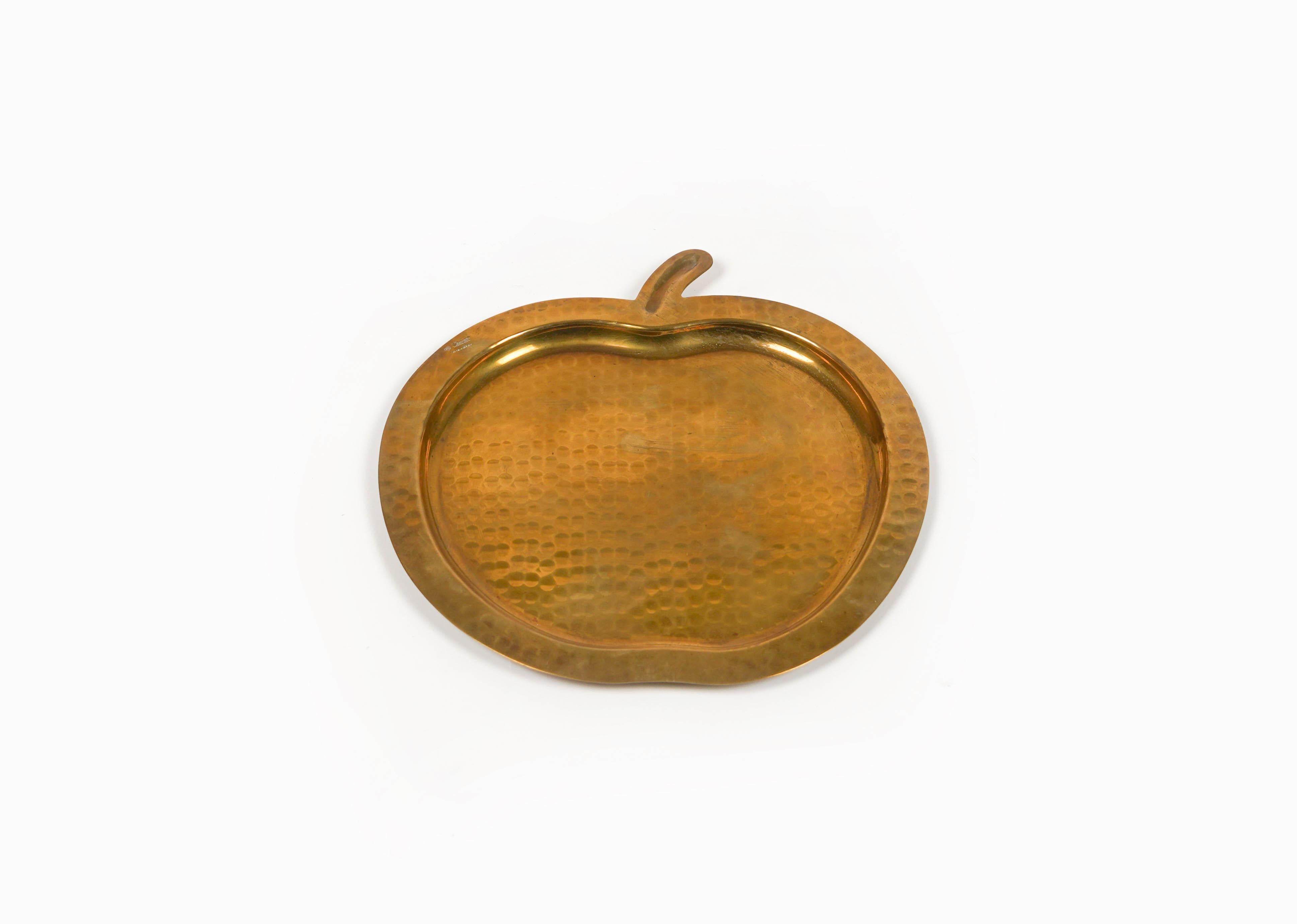 Amazing vide-poche or centerpiece apple-shape in brass by Renzo Cassetti.

The unique feature of this item is that, as you can see from the Italian words in the engraving, 