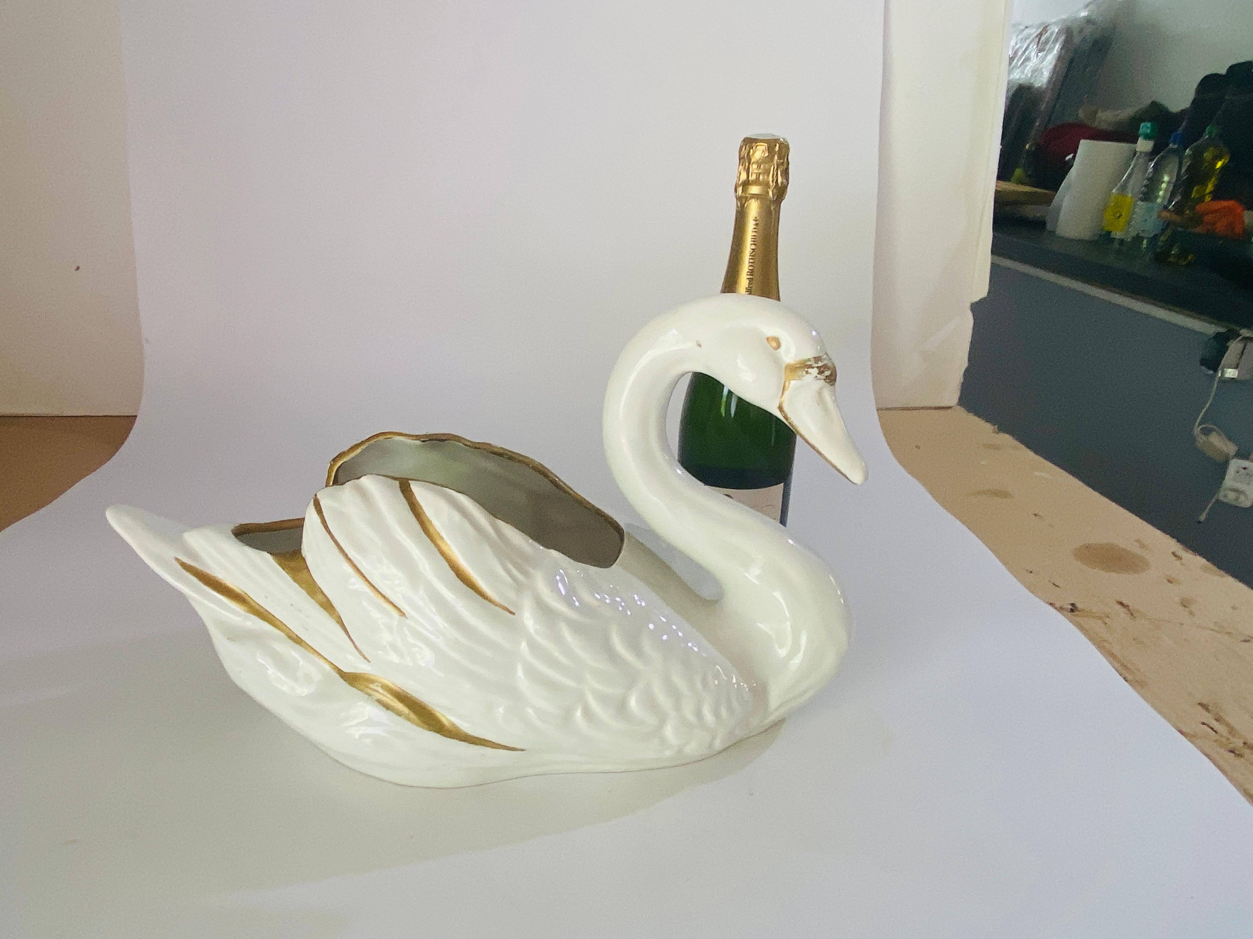 Vide Poche or Decorative Basket, Swan Sculpture Shaped in Porcelain Italy, 1970s For Sale 2