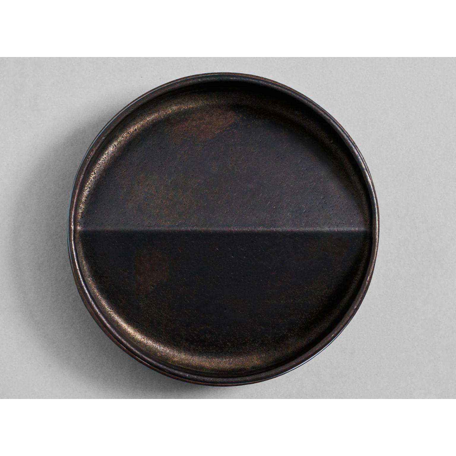 Blackened Vide Poche Rond XL by Henry Wilson
Dimensions: D 18 x H 4 cm
Materials: Bronze

Discard your day at the door.
Your Vide Poche XL is designed with your loose-pocket items in mind – think keys, change and phone. It is made, polished and