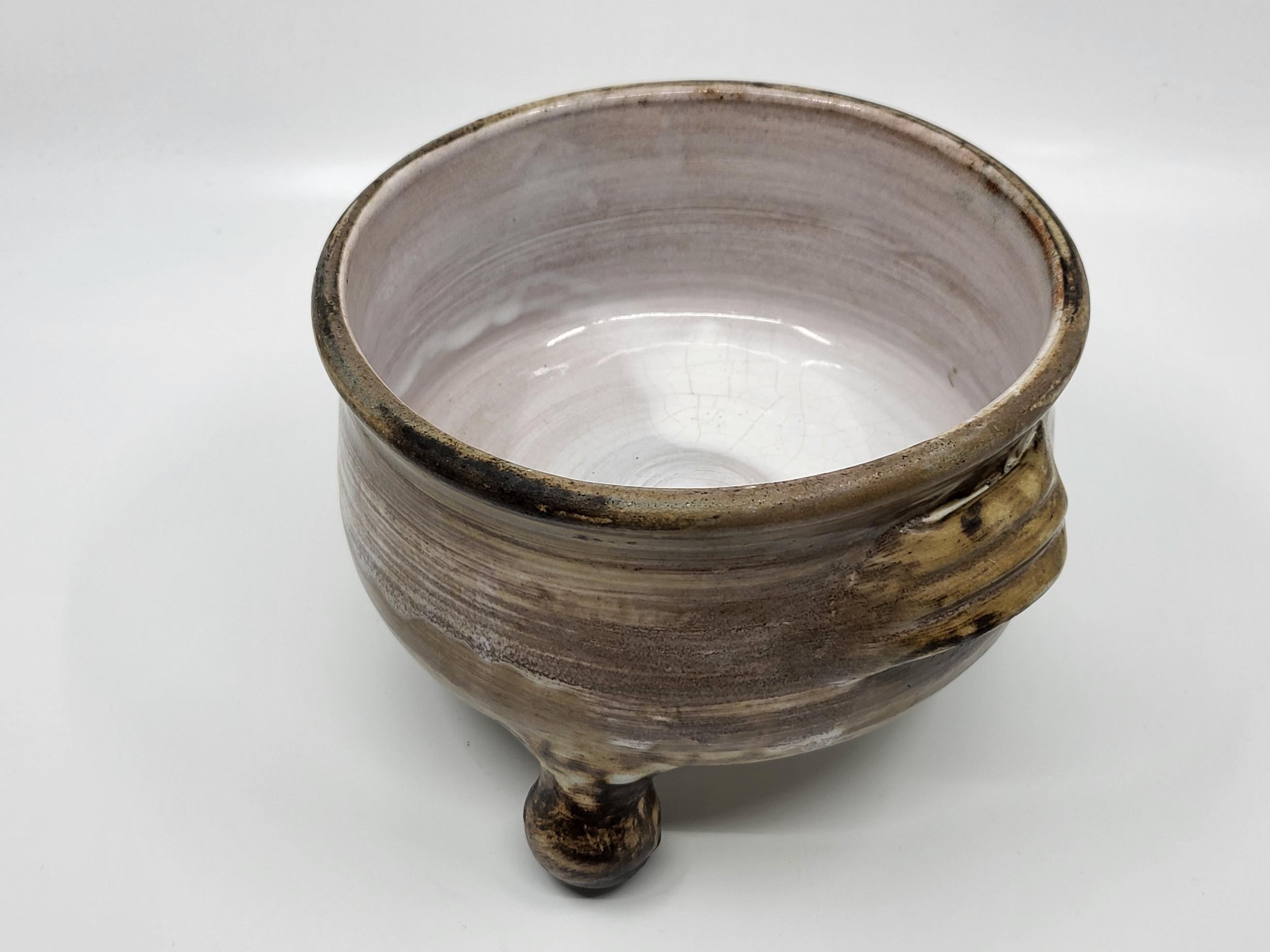 Vide poche tripode Jacques Pouchain Atelier Dieulefit, céramique Francaise 1960 In Good Condition For Sale In London, England