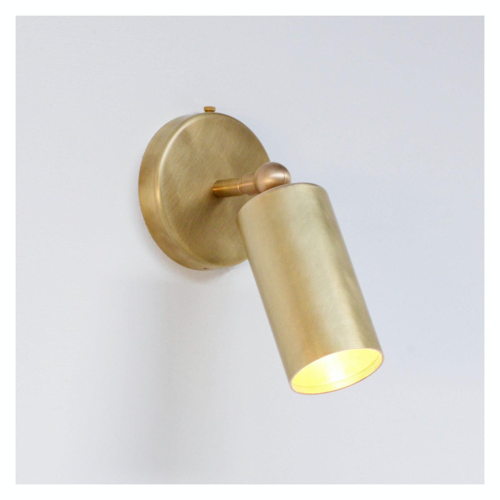 The Videre wall light has been designed to provide functional task illumination, from an exquisitely hand-burnished wall light.

The tiltable body is perfect for illuminating bedsides, artwork and hallways.

The Videre wall light features: •