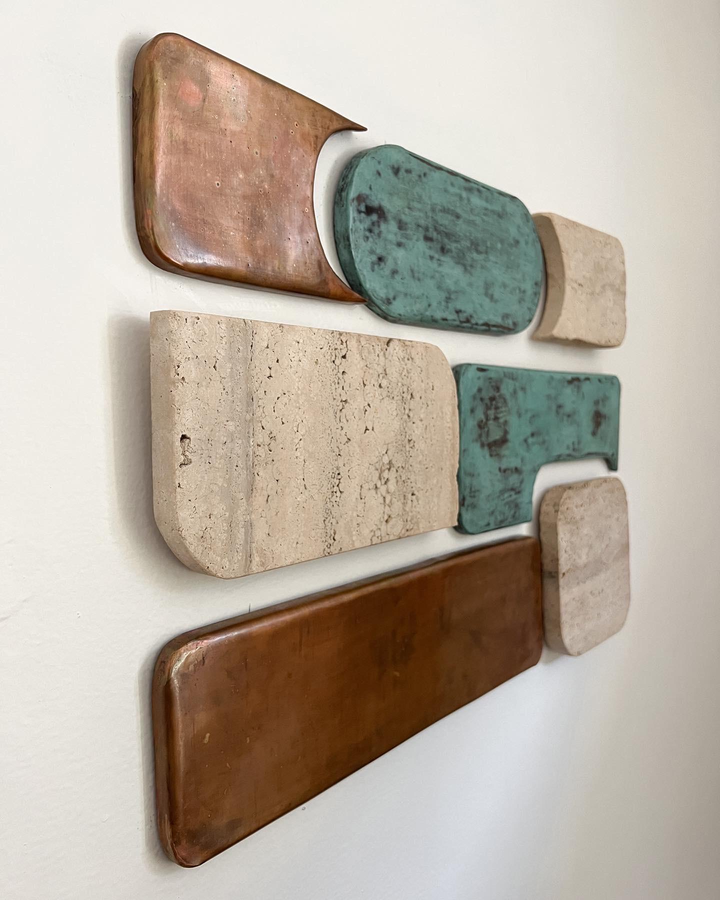 Vides is a wall sculpture, it is the representation of fragments of a poem that could not be delivered.
Handcrafted in Michoacán, Mexico, the manufacture of this collection is through traditional techniques of the region and the contemporary