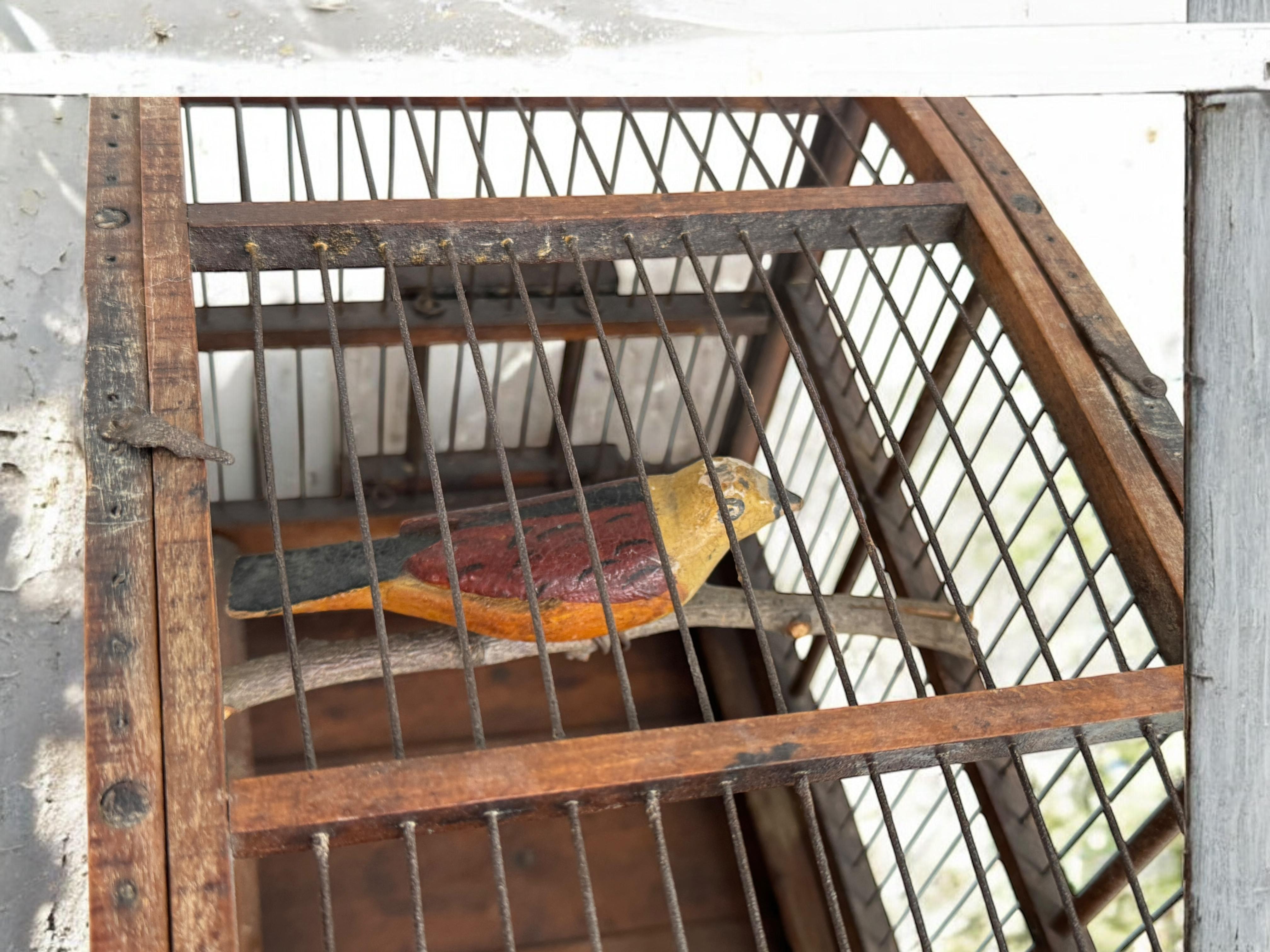 Viechtauer Hand Carved Wood Vogel in Folk Art Birdcage Österreich 1900s oder älter im Angebot 9