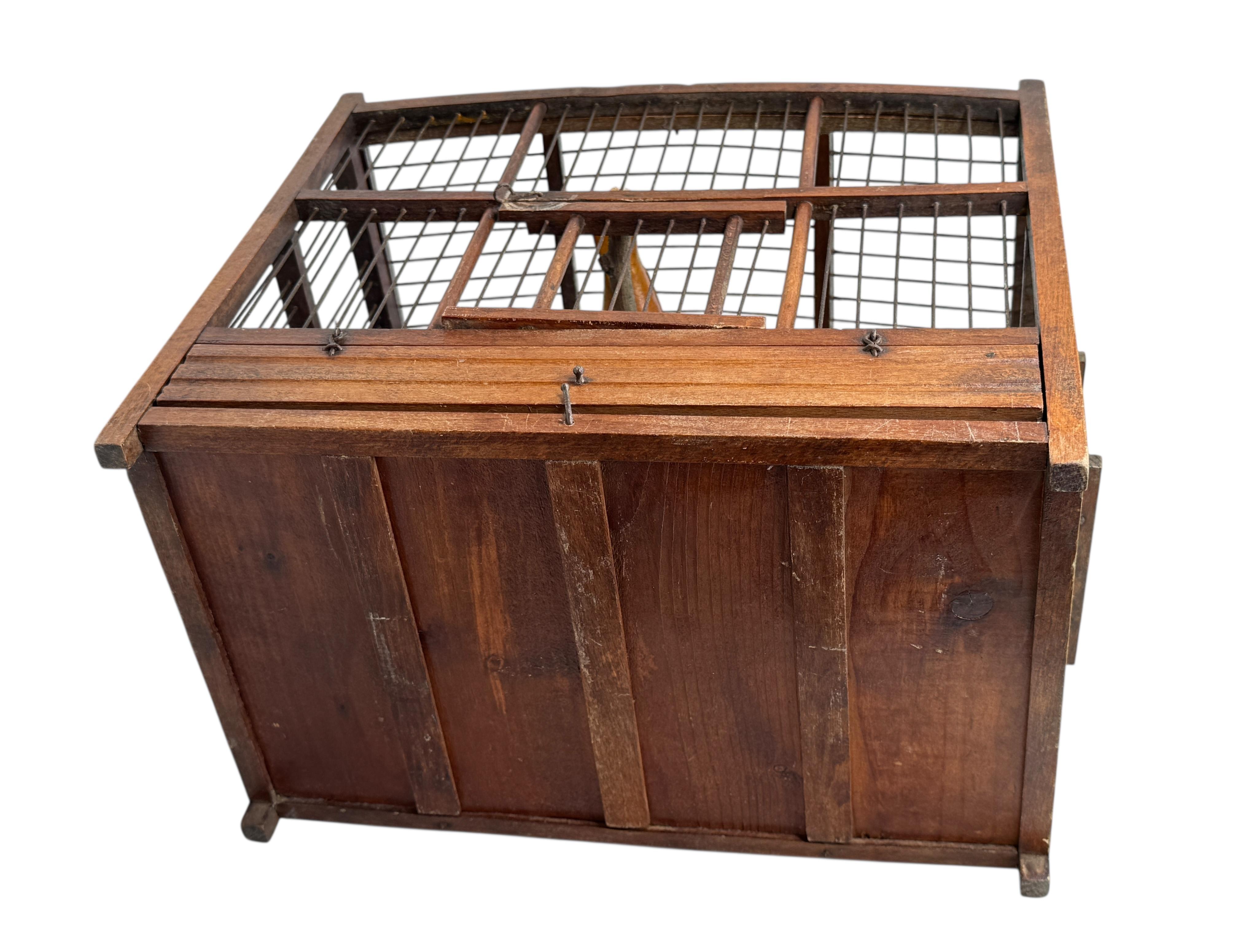 Viechtauer Hand Carved Wood Vogel in Folk Art Birdcage Österreich 1900s oder älter im Angebot 12