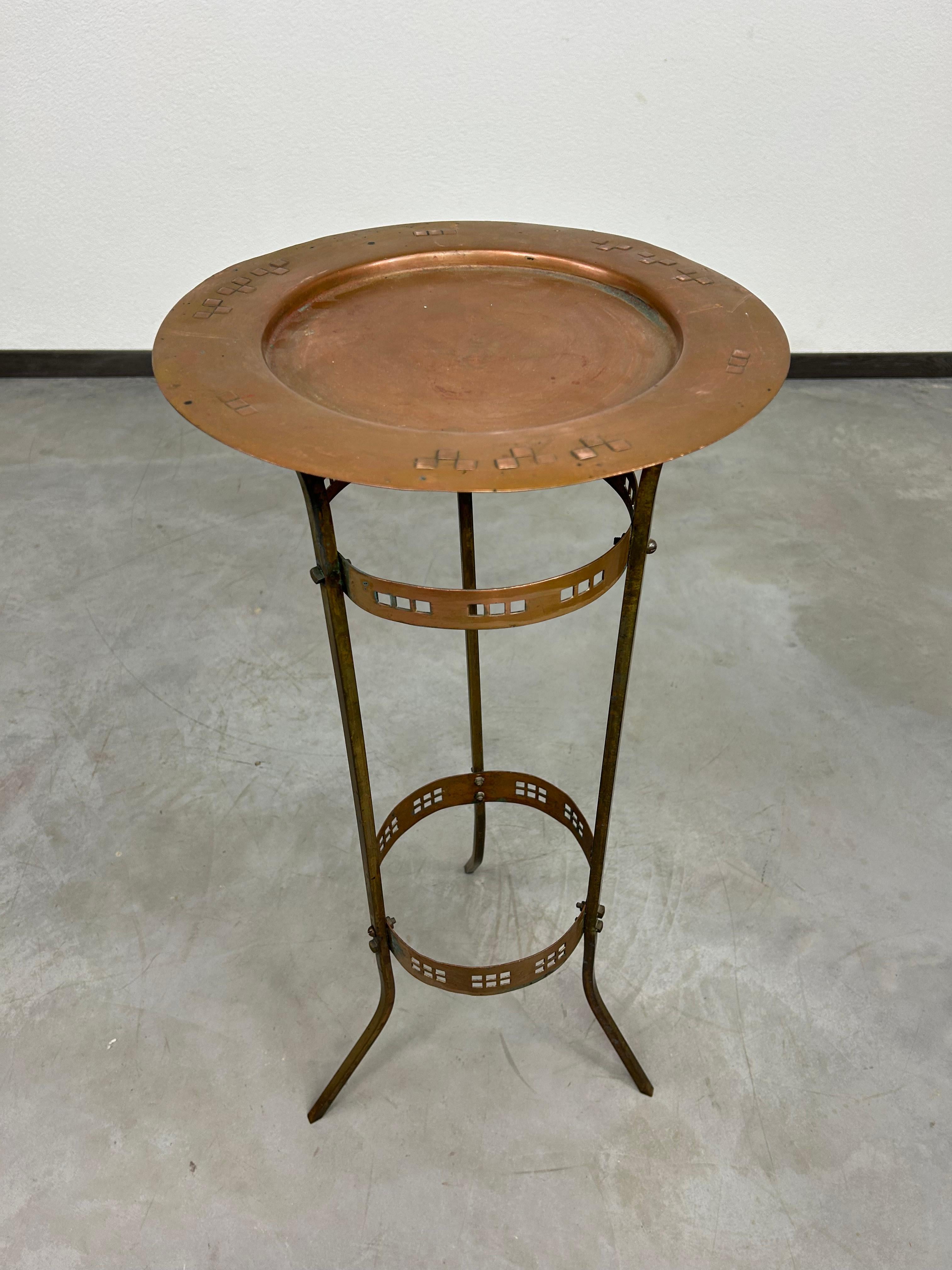 Métal Table d'appoint en laiton de la sécession viennoise de Josef Hoffmann en vente