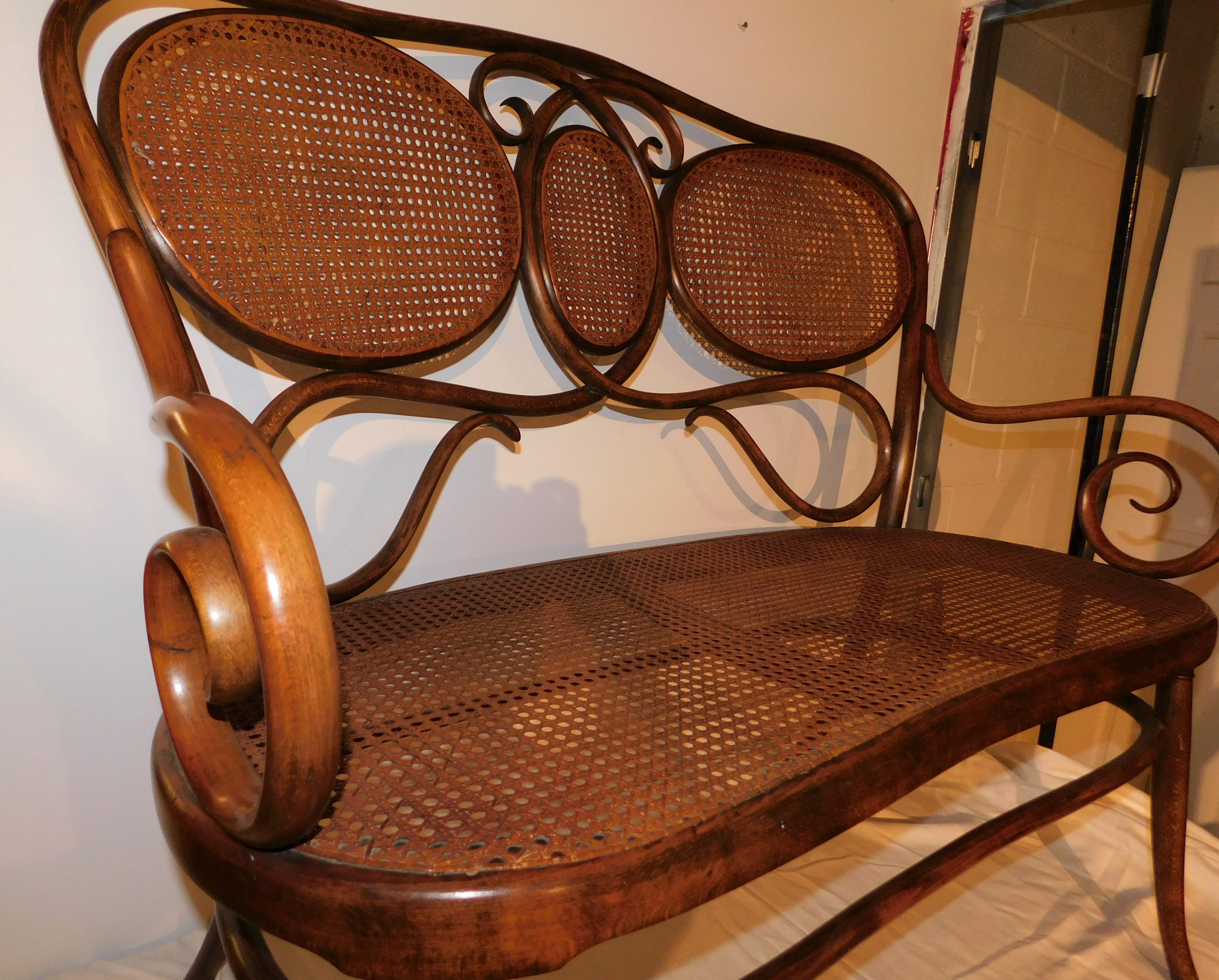 Autrichien Banc en bois courbé Art Nouveau du sécessionniste viennois Gebruder Thonet