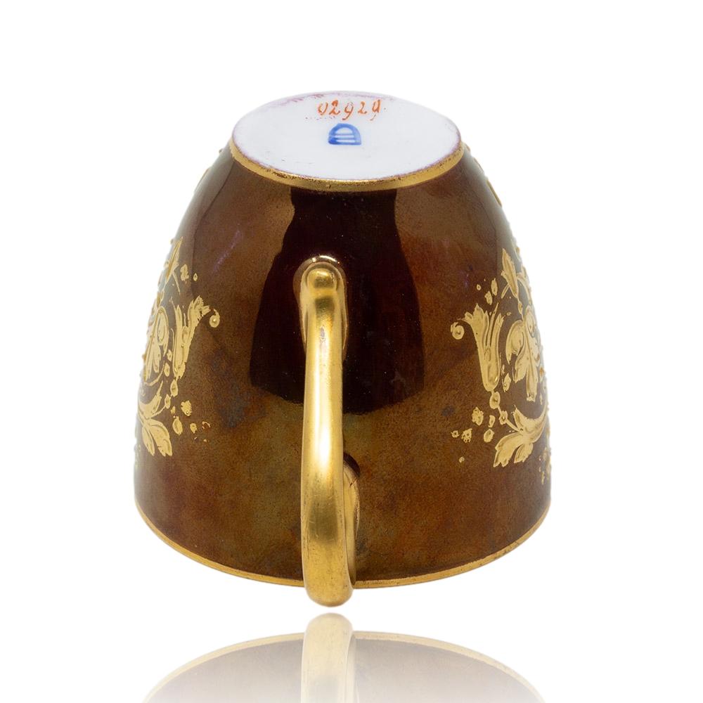 Tazza e piattino in porcellana viennese del XIX secolo in vendita 10