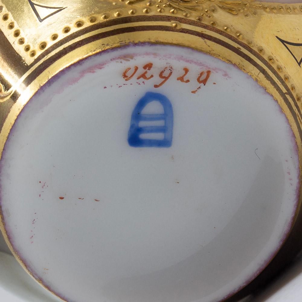 Tazza e piattino in porcellana viennese del XIX secolo in vendita 12