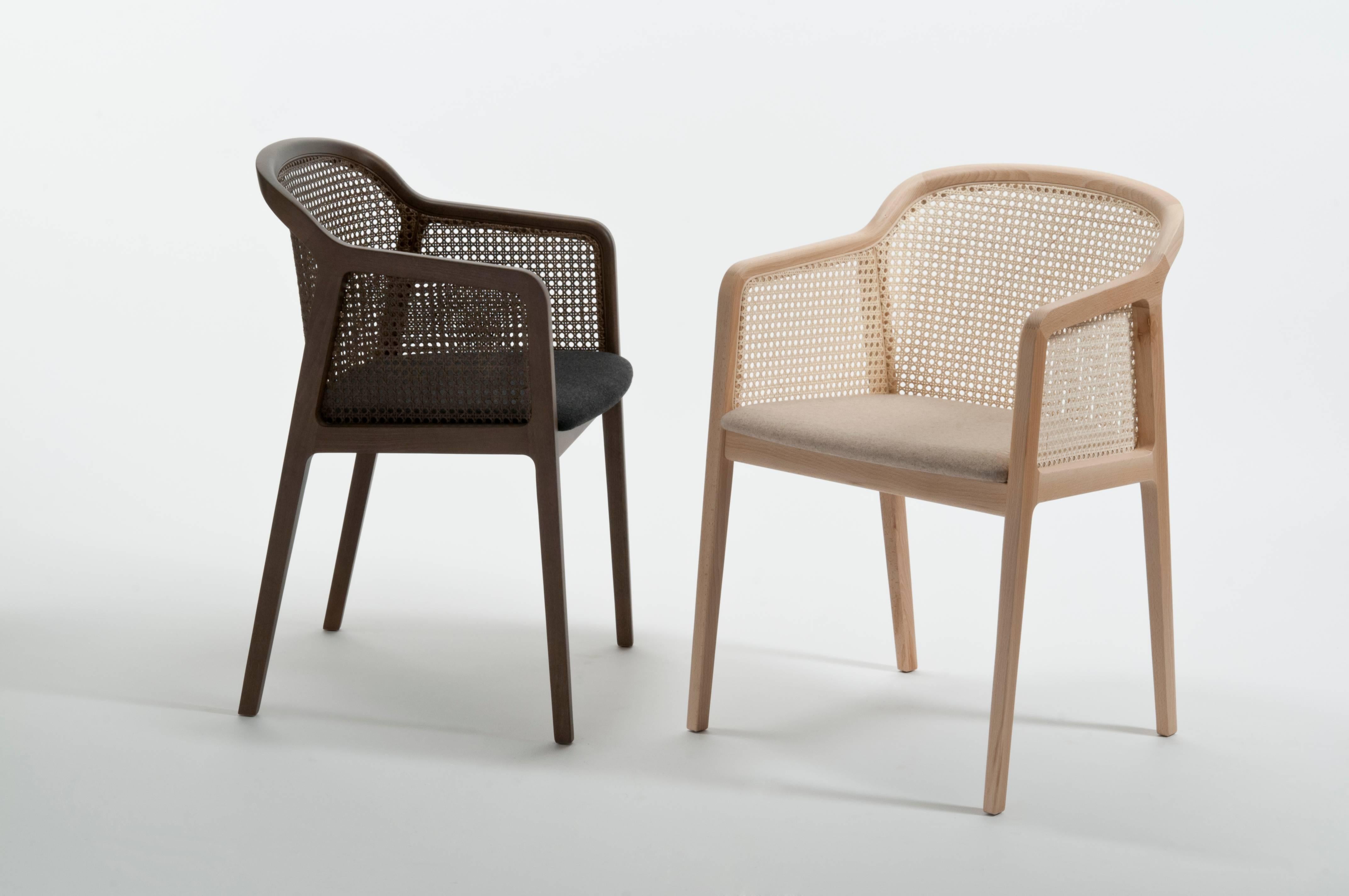 Wiener Sessel, modernes Design aus Holz und Stroh, Sitz mit schwarzem Filzbezug im Angebot 8