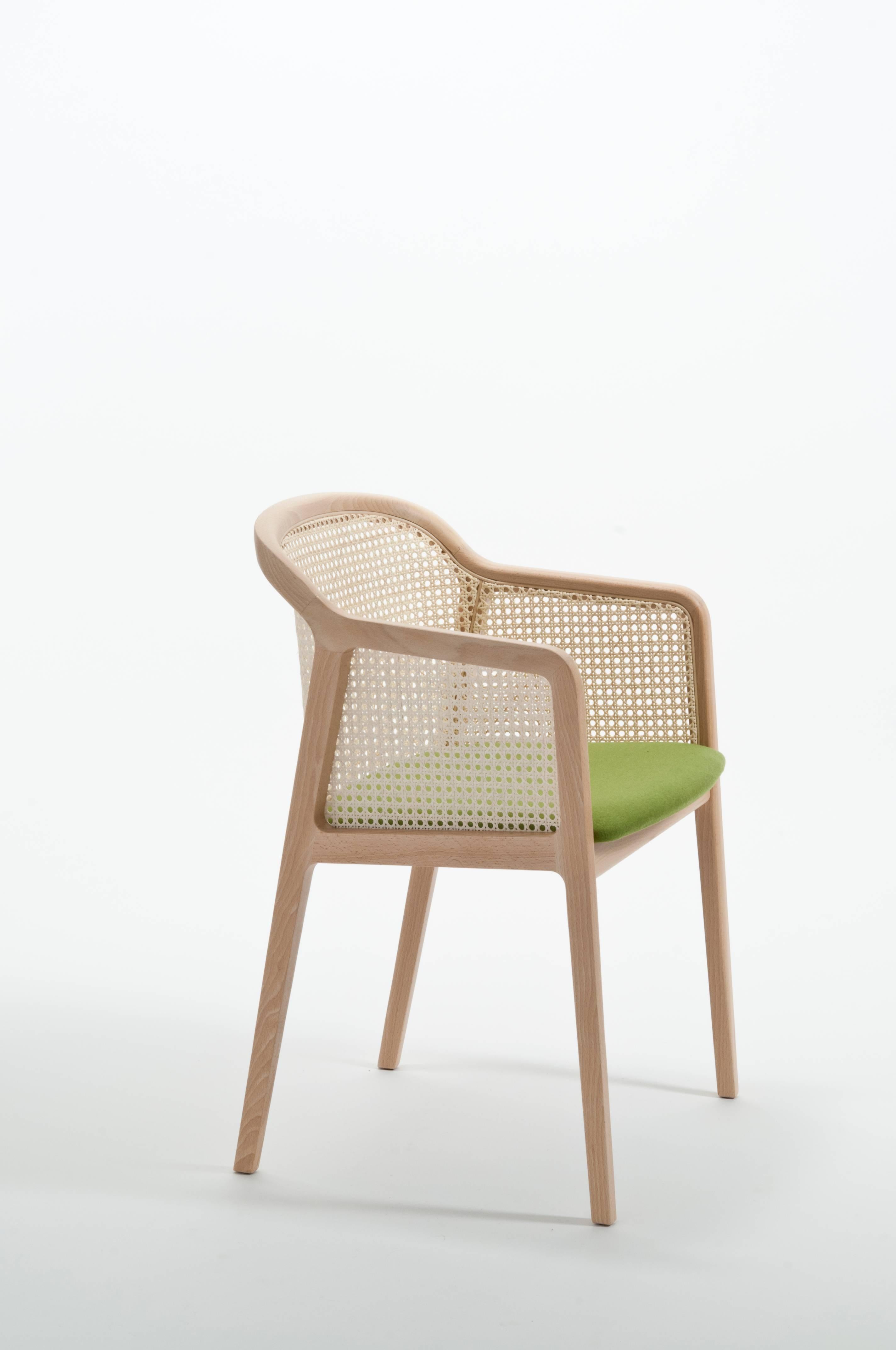 Wiener Sessel, modernes Design aus Holz und Stroh, Sitz mit schwarzem Filzbezug (Italienisch) im Angebot