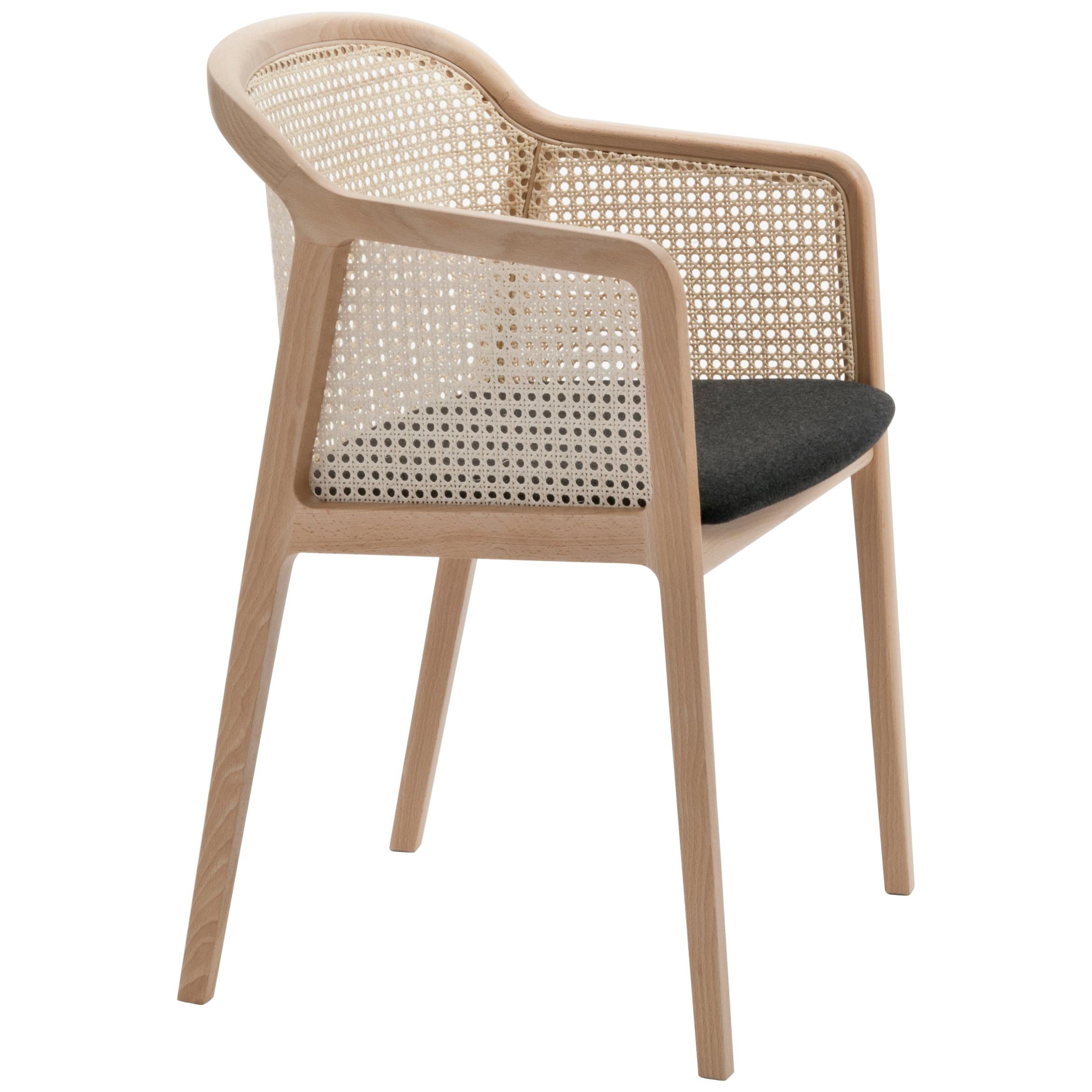 Fauteuil Vienna, design moderne en bois et paille, assise tapissée de feutre noir