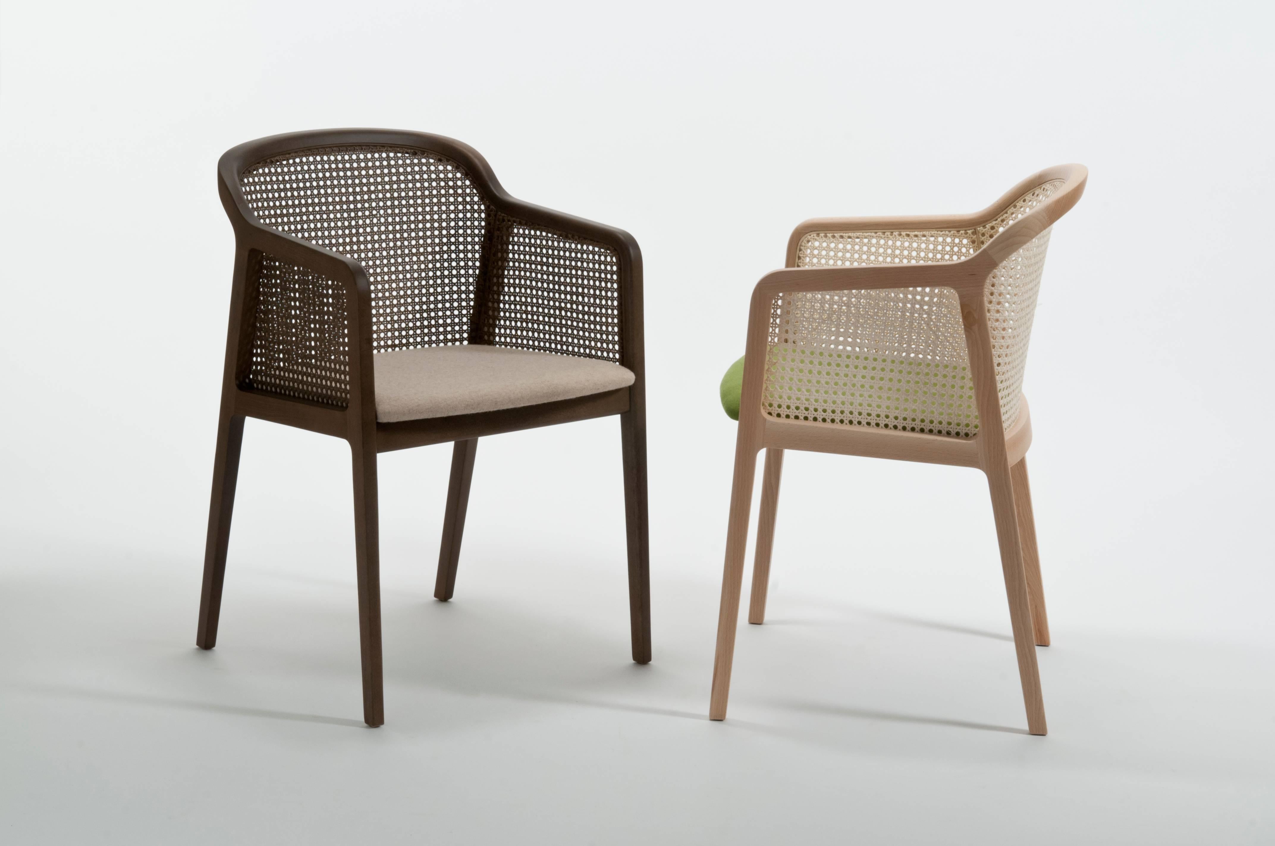 Fait à la machine Vienna Armchair by Colé, Modernity Design in Wood and Straw, Green Upholstered Seat en vente