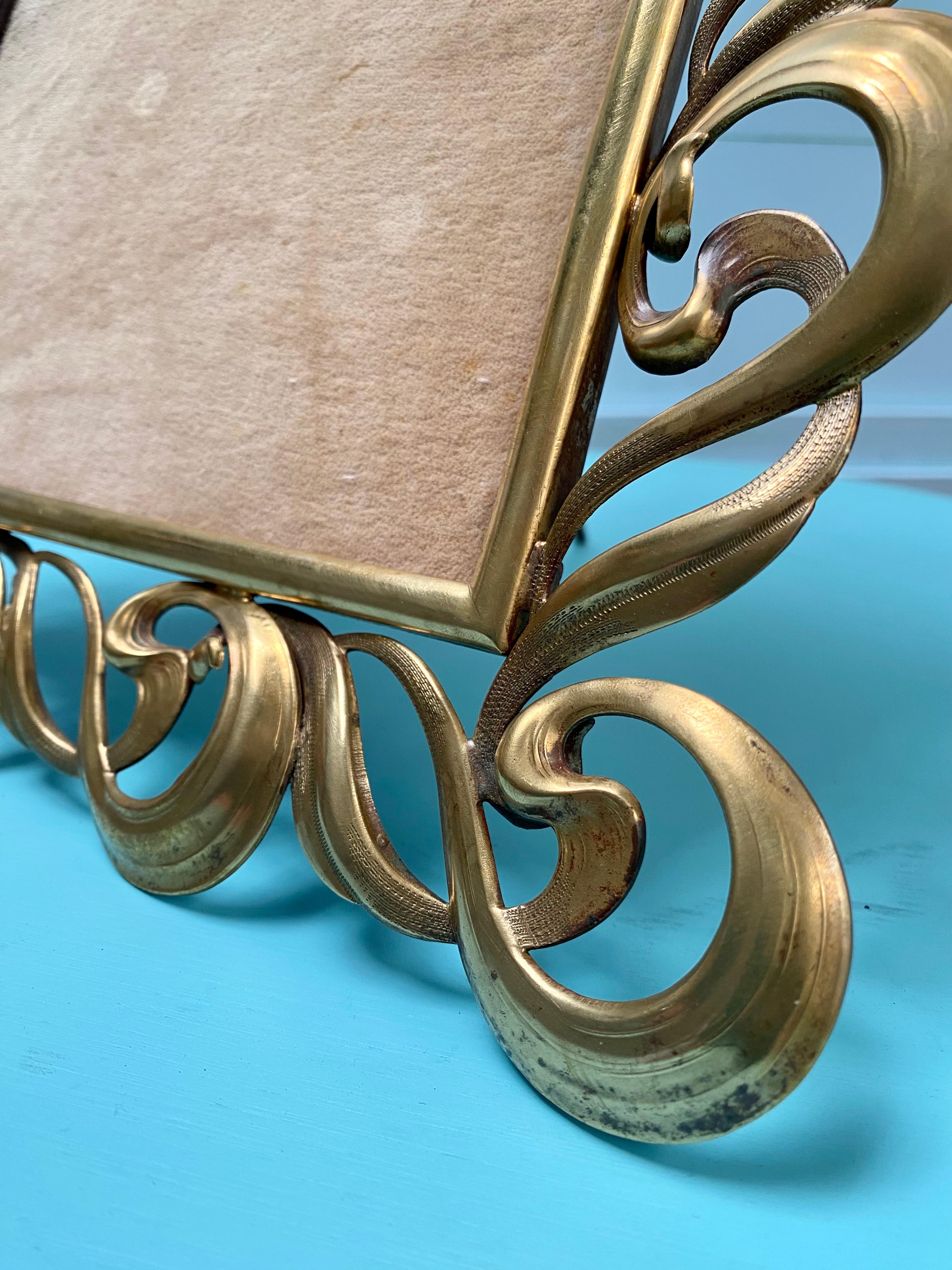 English Art Nouveau Brass Portrait Easel Picture Frame c1910 In Good Condition For Sale In Melbourne, AU
