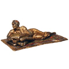 Vienna Bergman Bronze Orientalische Dame auf Teppich liegend, um 1900