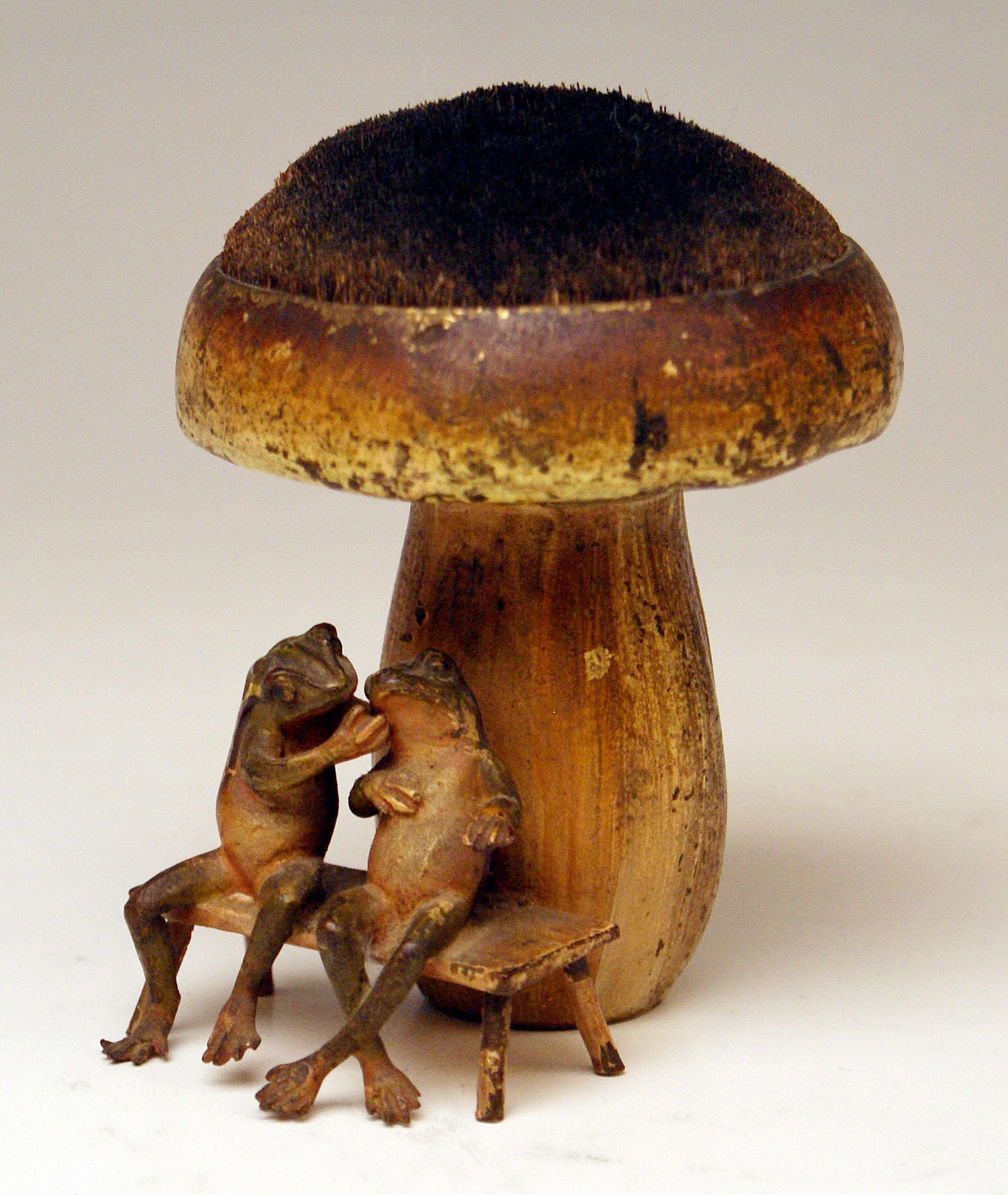 Stunning bronze item having function of a pincushion - it is very rare!
Two frogs have taken place on a garden bench / behind them there is a tall mushroom visible: The mushroom's upper side is made of soft material so that needles can be held