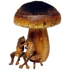 Coussin à épingles en bronze Vienna Bergman Two Frogs with Mushroom:: circa 1880