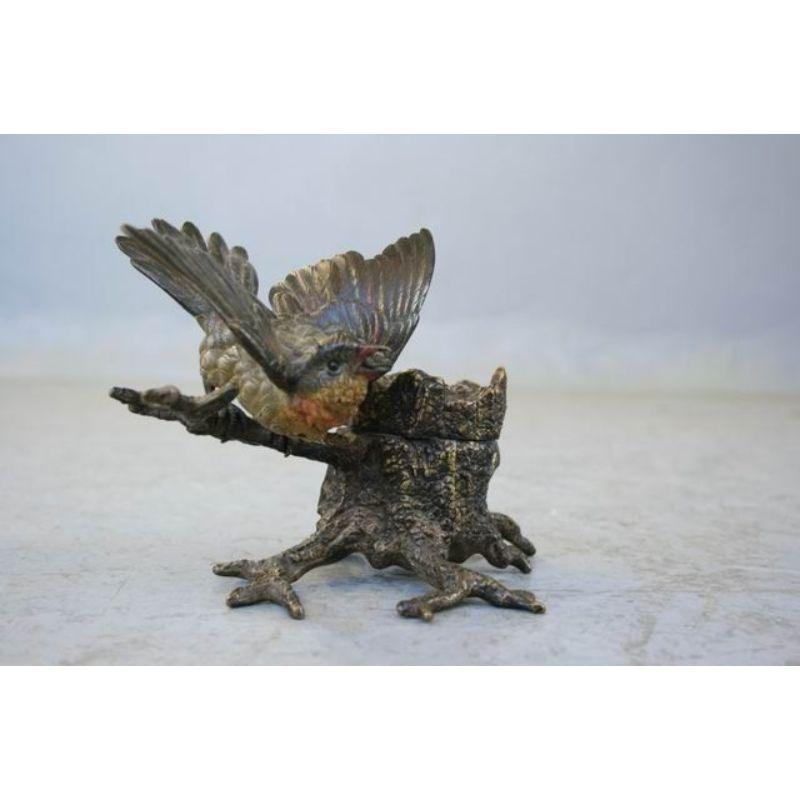 19th Century Viennese bronze inkwell representing a bird resting on a branch, 13 cm high, 20 cm wide and 7 cm deep.

Additional information:
Material: Bronze.