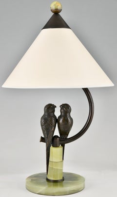 Lampe en bronze de Vienne avec deux oiseaux amoureux et des oiseaux de parakeet Autriche vers 1900