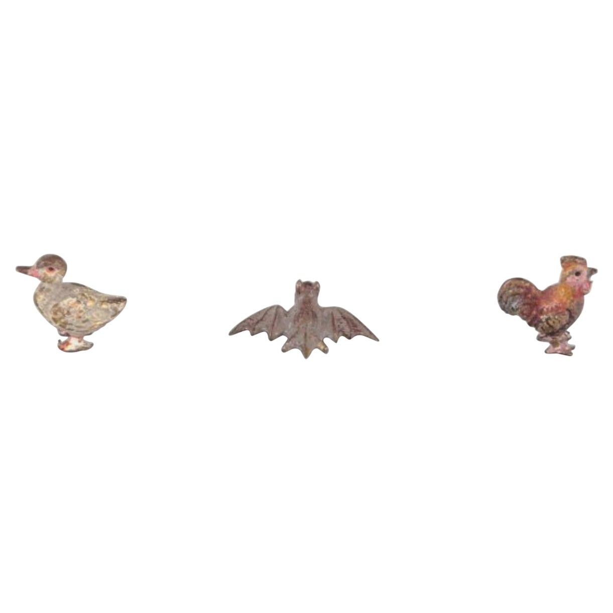 Wiener Bronze, drei hochwertige Bronzefiguren. Duck, Hühner und Fledermaus. im Angebot