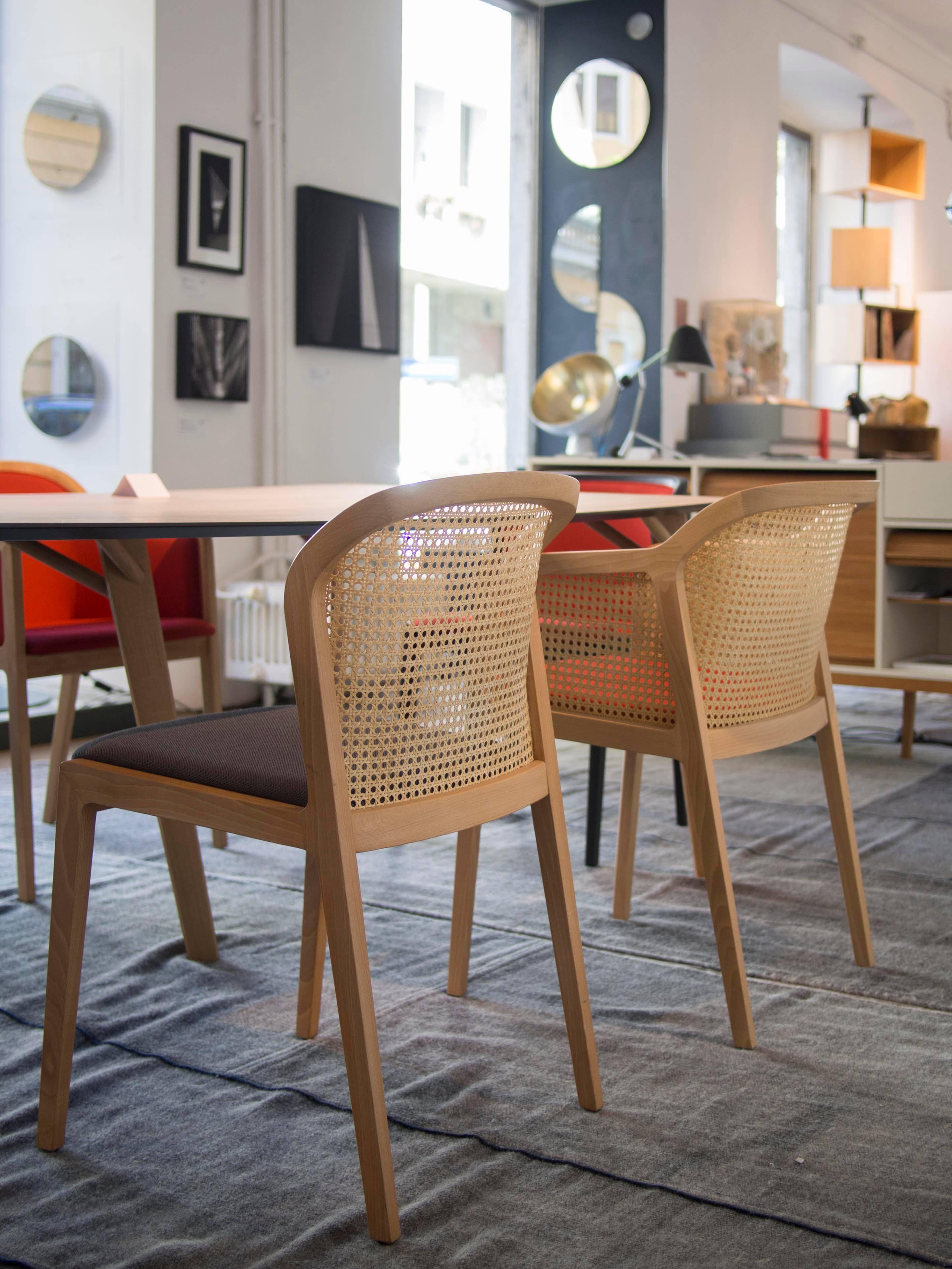 Silla Vienna de Colé, diseño moderno en madera y paja, asiento tapizado en negro en venta 5