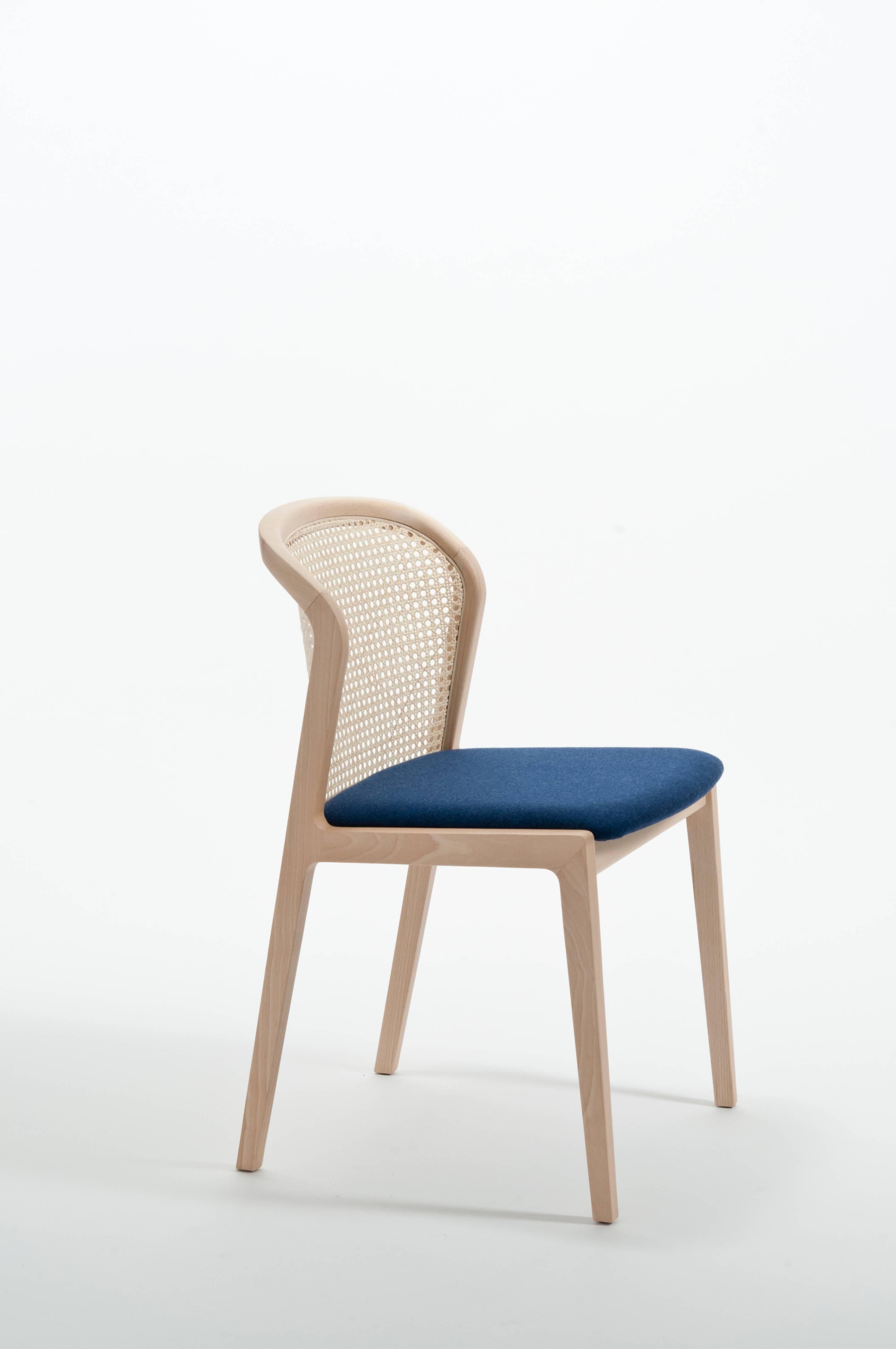 Silla Vienna de Colé, diseño moderno en madera y paja, asiento tapizado en negro Moderno en venta