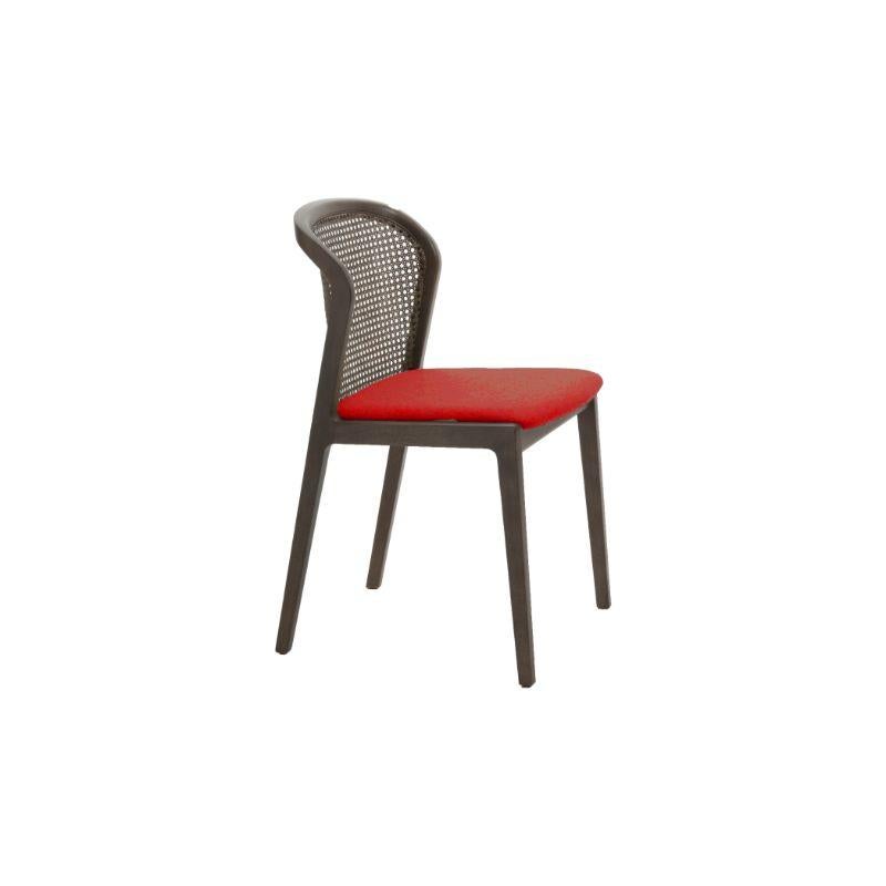 Vienna chair, Canaletto, Nord Wool Red Contour by Colé Italiawith Emmanuel Gallina
Dimensions: H 78, W 48, D 50 cm
Materials: Stained beech wood chair with straw back and upholstered seat
Wood stained finishing: CA Canaletto; WE Wengé; BK