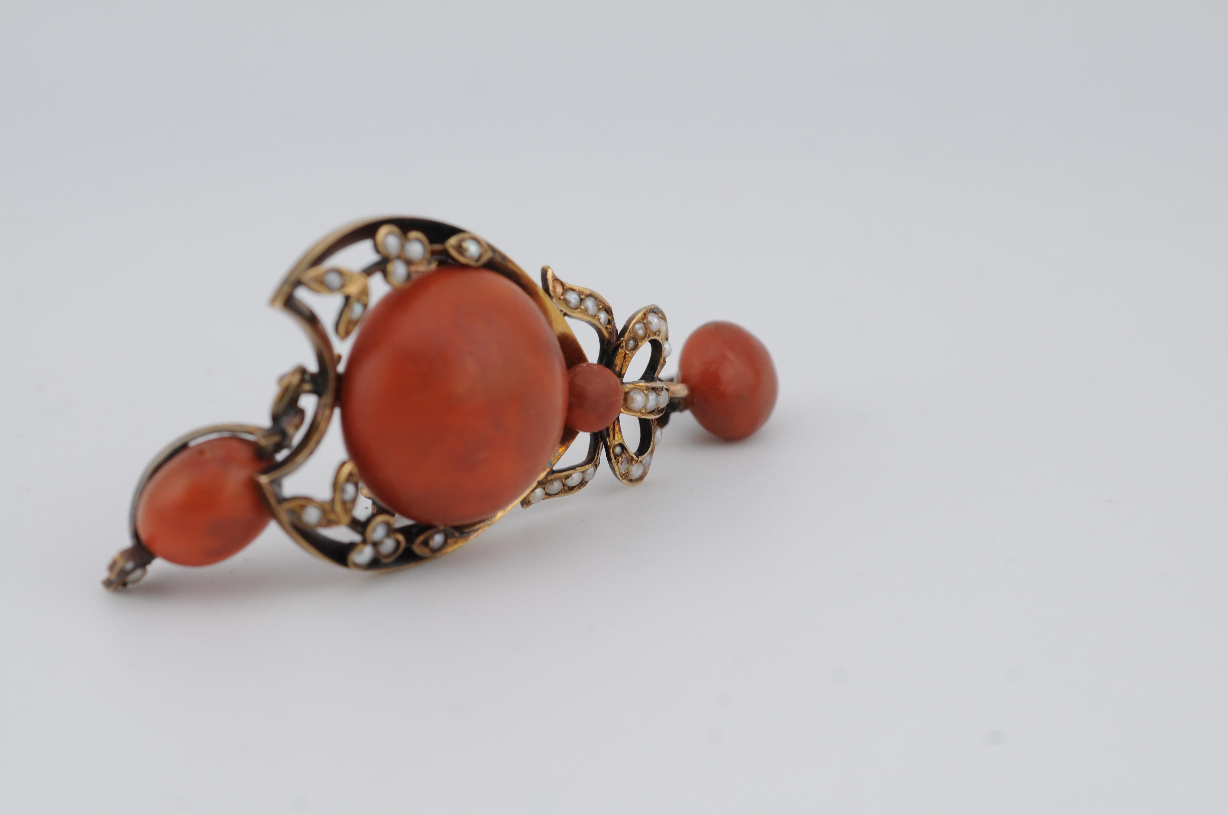 Vienne circa 1900 Broche/Pendentif en corail - Or jaune 14K, Jugendstil Bon état - En vente à Berlin, BE