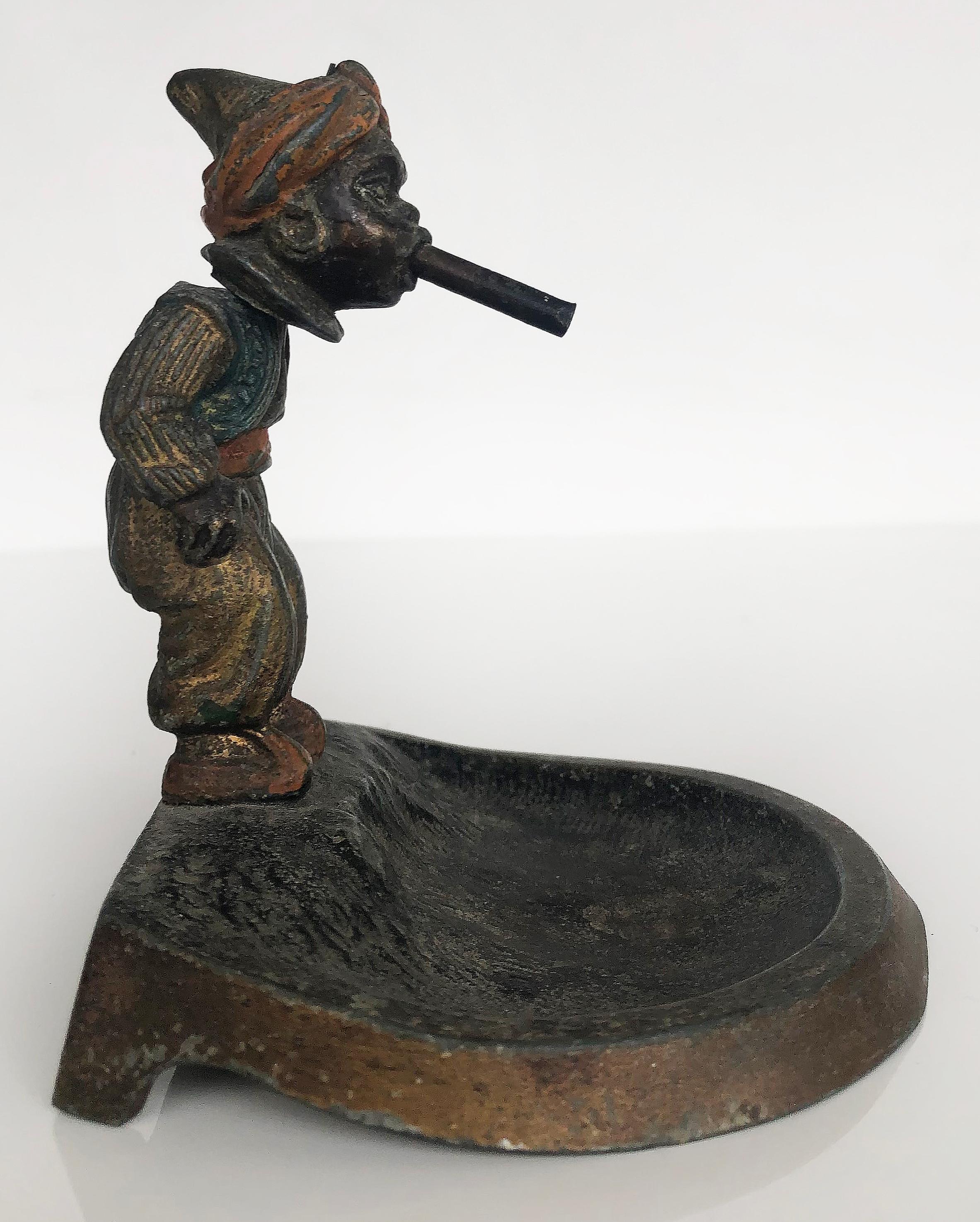Orientalischer Wiener Kaltbemalter Aschenbecher aus Bronze mit Bobbing-Kopf und Opiumpfeifen, Wiener (Österreichisch) im Angebot