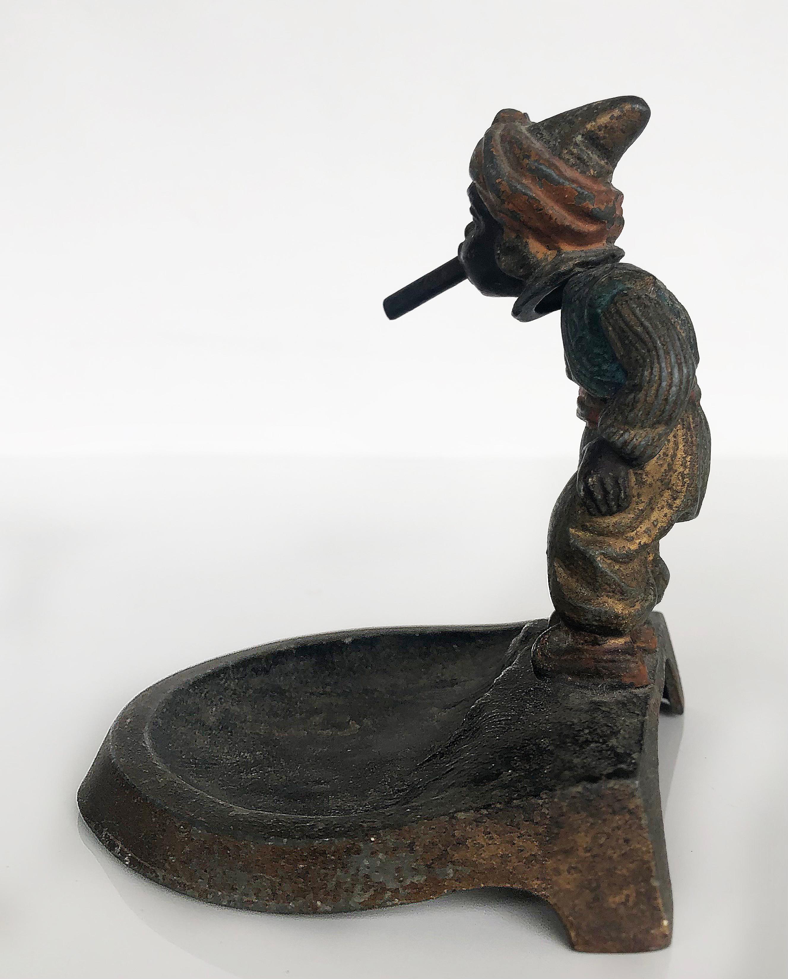 Orientalischer Wiener Kaltbemalter Aschenbecher aus Bronze mit Bobbing-Kopf und Opiumpfeifen, Wiener (Kaltmalerei) im Angebot