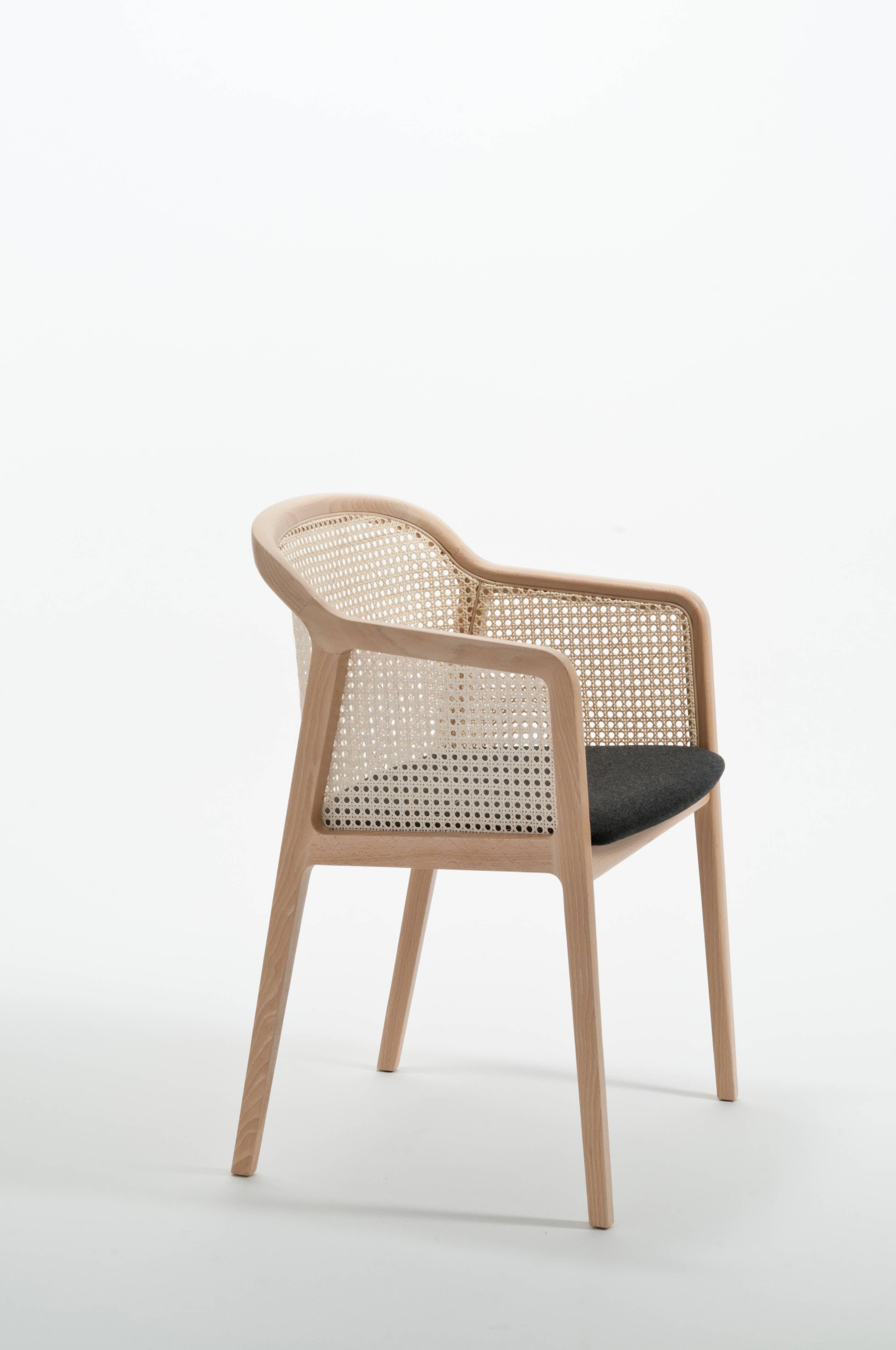 Vienna Armchair Contemporary Design in Nussbaum und Stroh, Sitzfläche schwarz gepolstert im Angebot 12