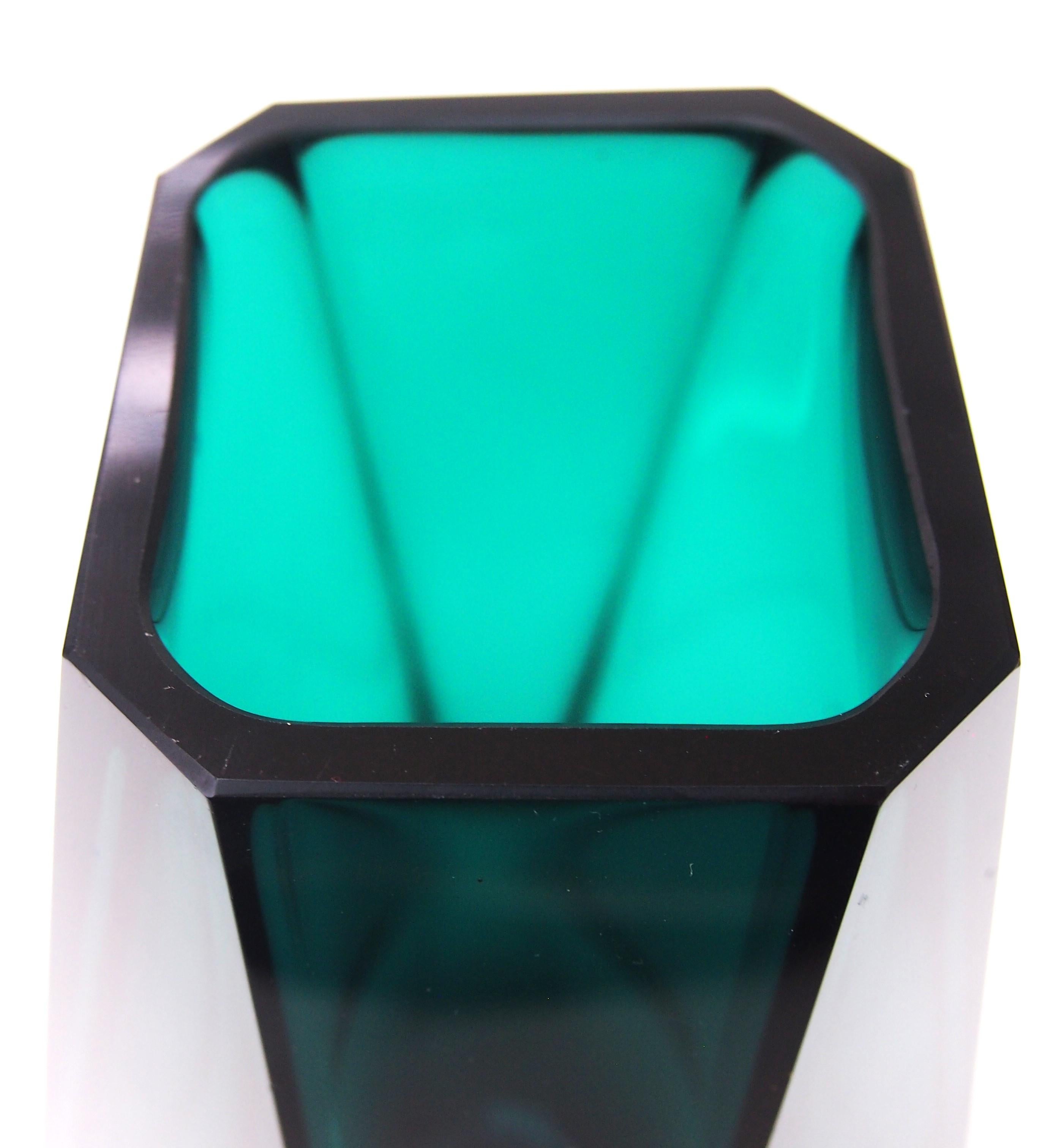 Vienna Cut Moser Deep Green Jewel Glass Vase, 1920 In Good Condition In Worcester Park, GB