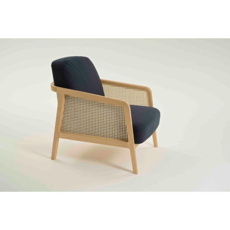 Vienna lounge beech blue by Colé Italia with Emmanuel Gallina
Dimensions: H 78, W 53, D 50 cm
Materials: Lounge armchair in natural beech wood and straw; upholstered seat and back.
Possibility to add a soft feather upholstered back cushion.
