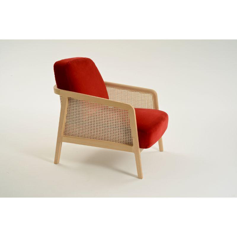 Vienna lounge beech red velvet by Colé Italia with Emmanuel Gallina
Dimensions: H 78, W 53, D 50 cm
Materials: Lounge armchair in natural beech wood and straw; upholstered seat and back.
Possibility to add a soft feather upholstered back cushion.