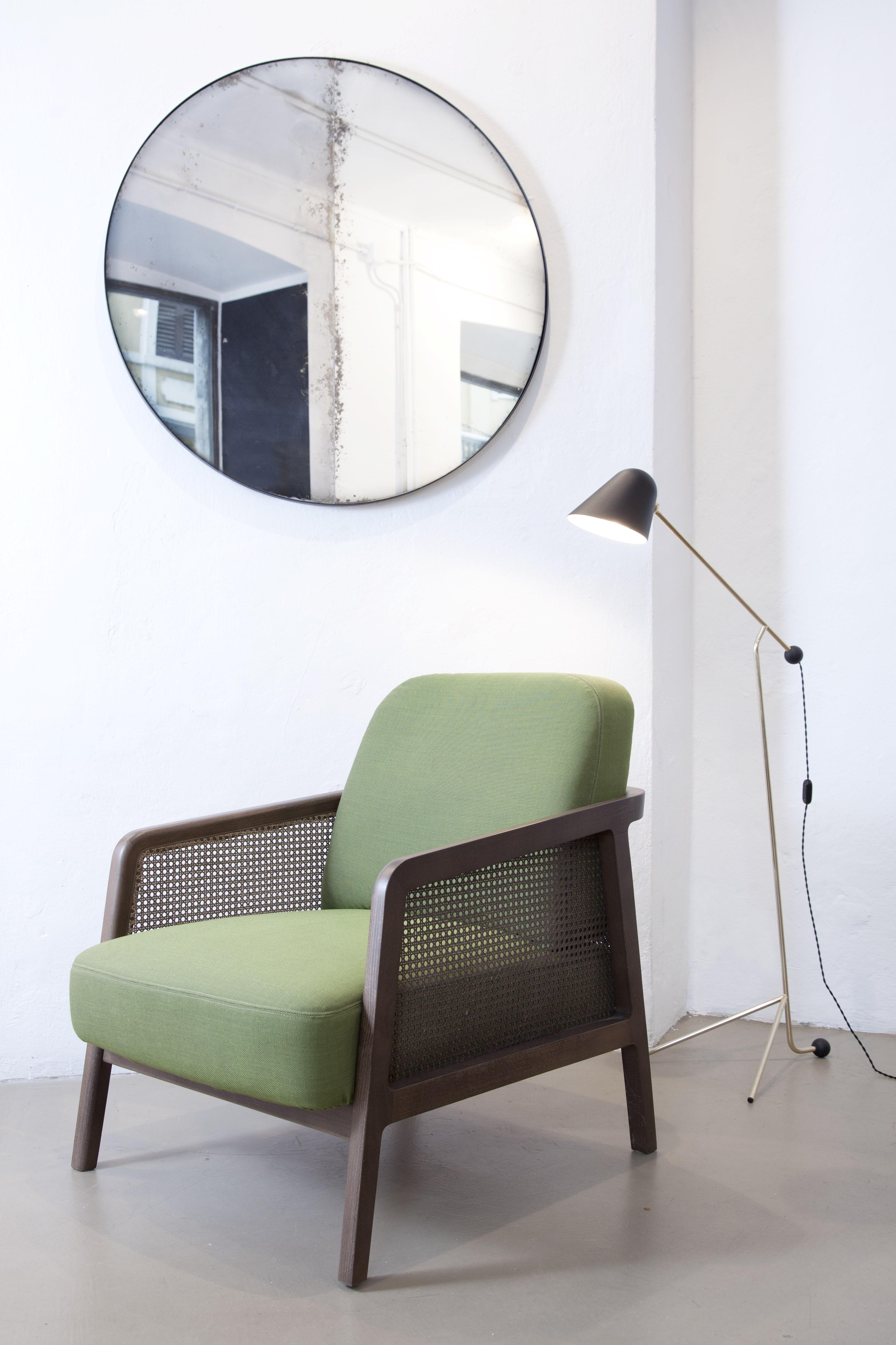 Fauteuil de salon Vienna par Col, bois de hêtre, coussins verts, design minimaliste en vente 1