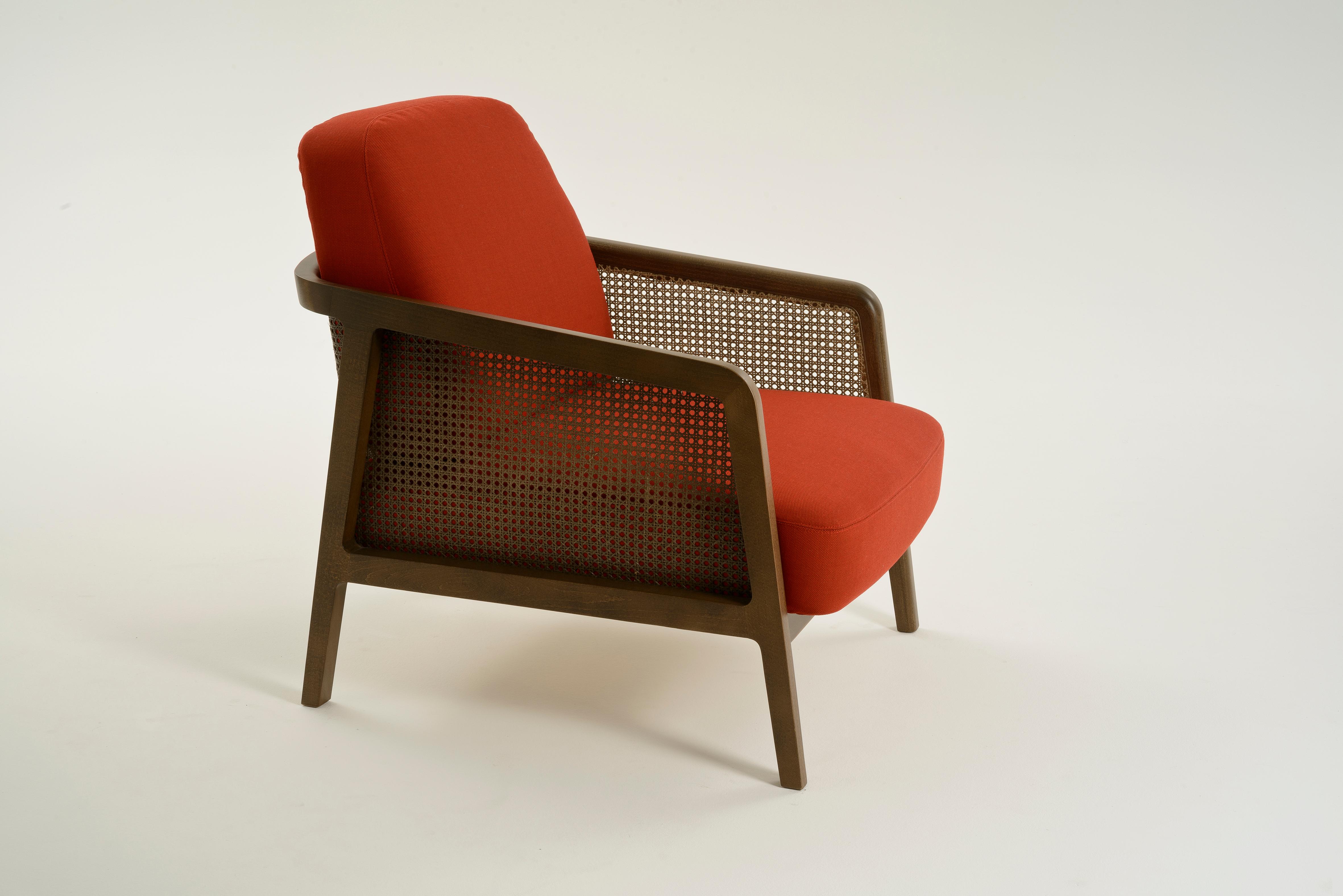 Vienna Lounge Sessel von Colé, Buchenholz, rote Kissen Zeitgenössisches Design im Zustand „Neu“ im Angebot in Milan, Lombardy