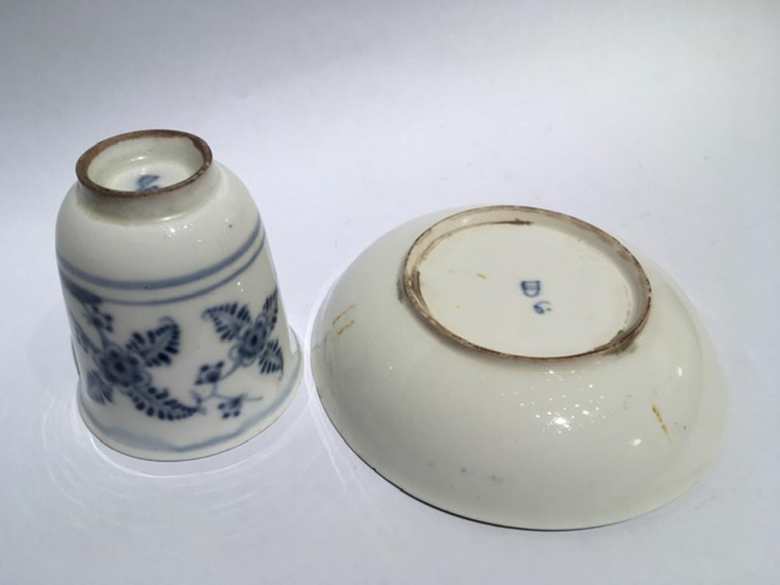 Vienna Mid-19th Century Porcelain Cup with Dish White and Blue For Sale 7