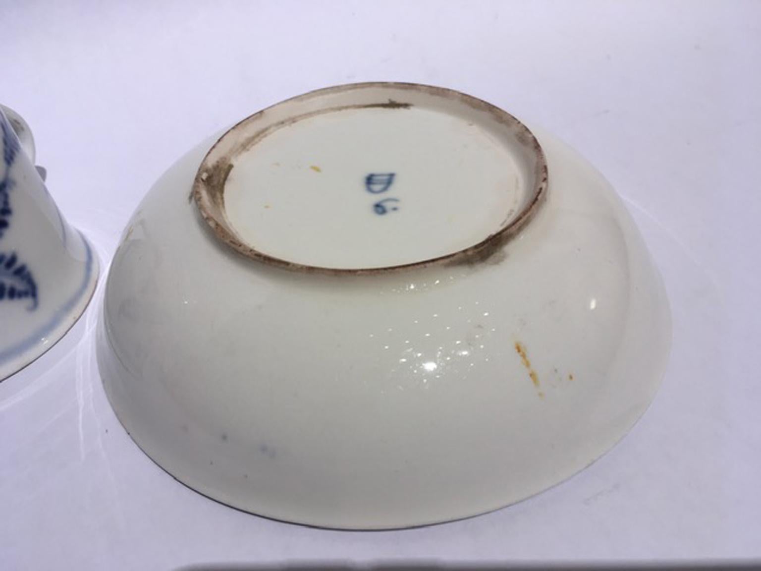Vienna Mid-19th Century Porcelain Cup with Dish White and Blue For Sale 8