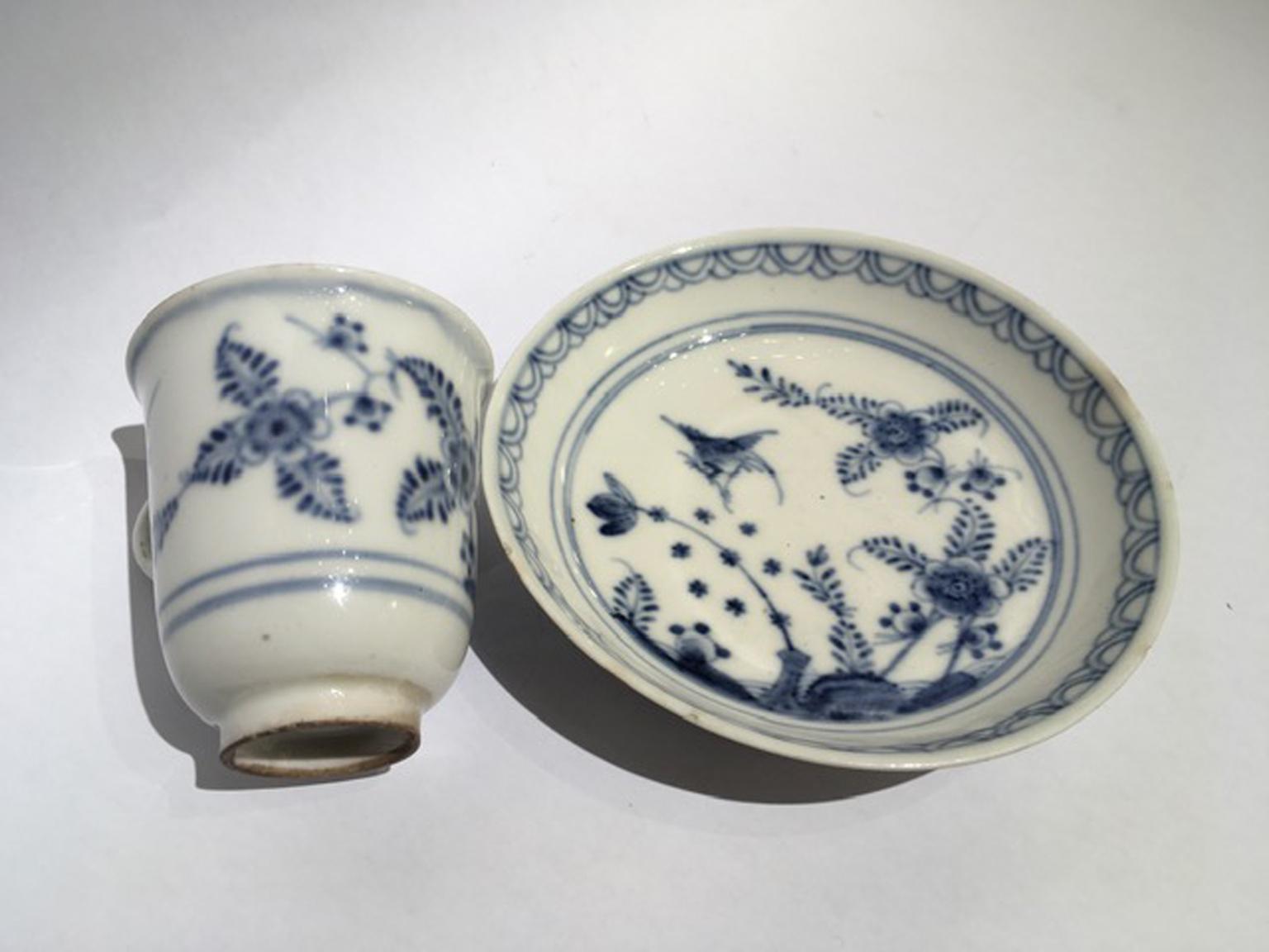 Vienna Mid-19th Century Porcelain Cup with Dish White and Blue For Sale 3