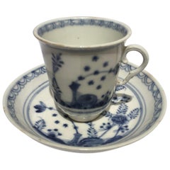 Tasse en porcelaine de Vienne du milieu du 19e siècle avec plat blanc et bleu
