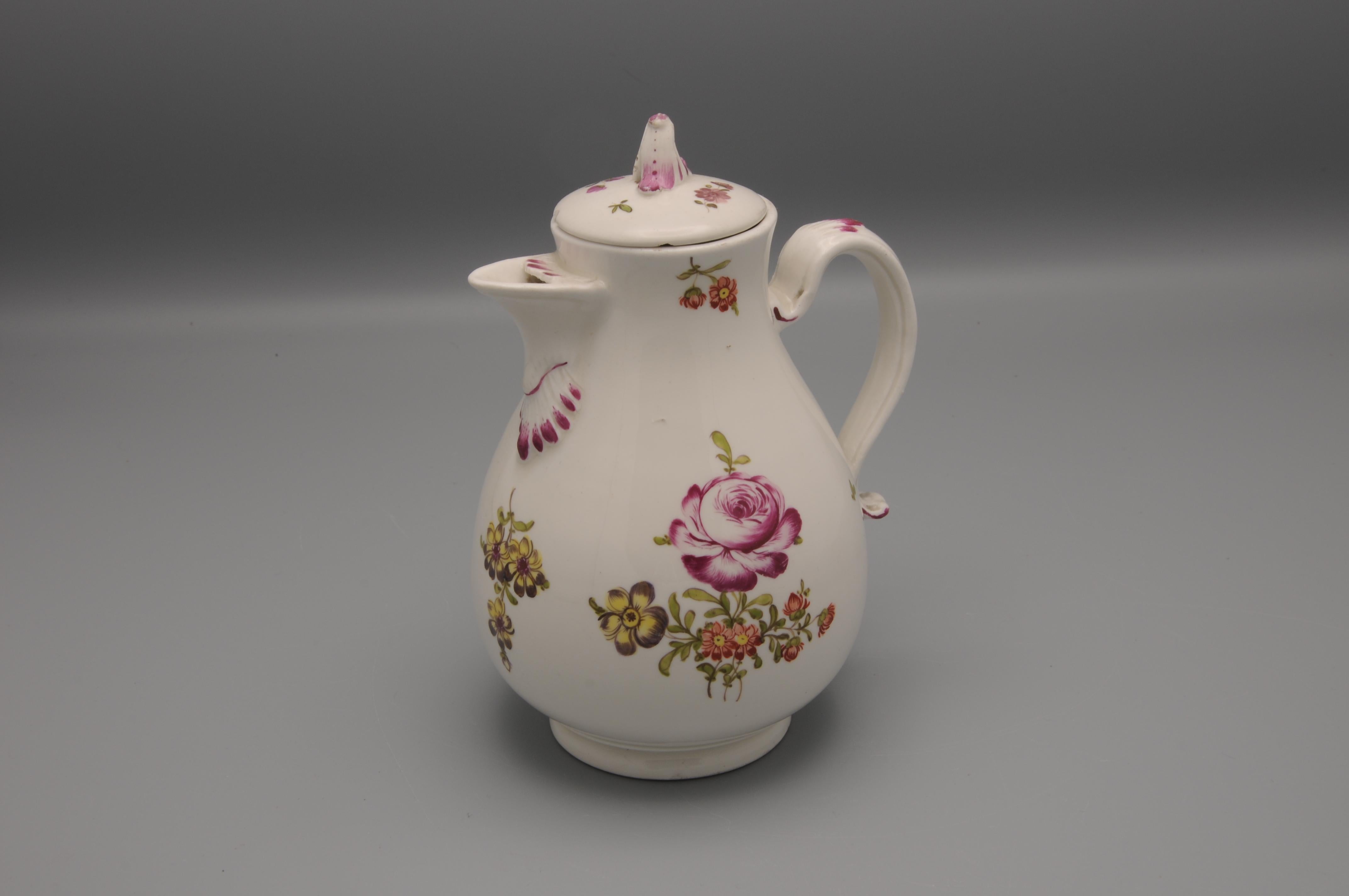 Vienna Porcelain - Rococo Coffeepot, late 18th century In Good Condition For Sale In DELFT, NL