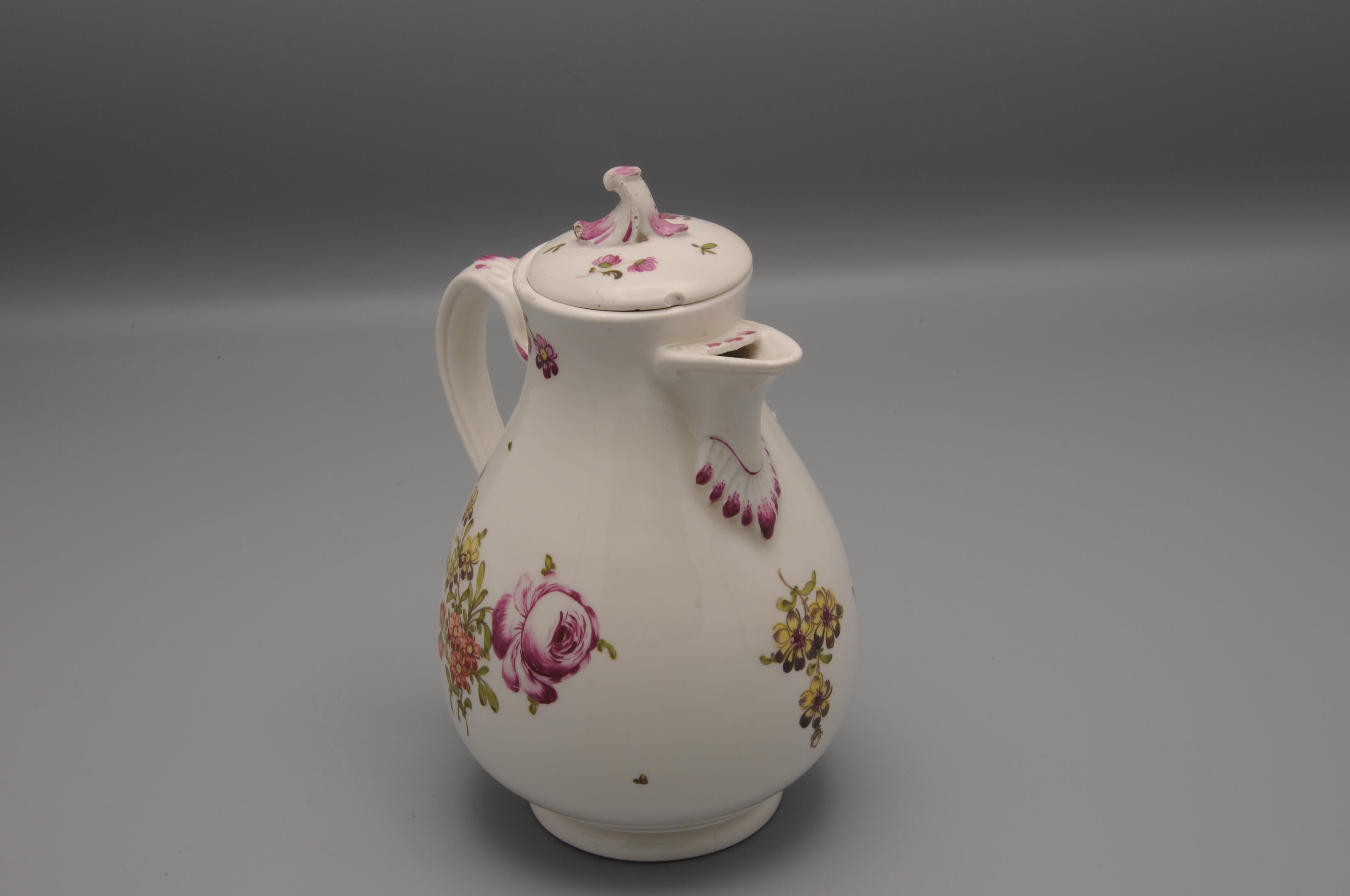 Vienna Porcelain - Rococo Coffeepot, late 18th century For Sale 1