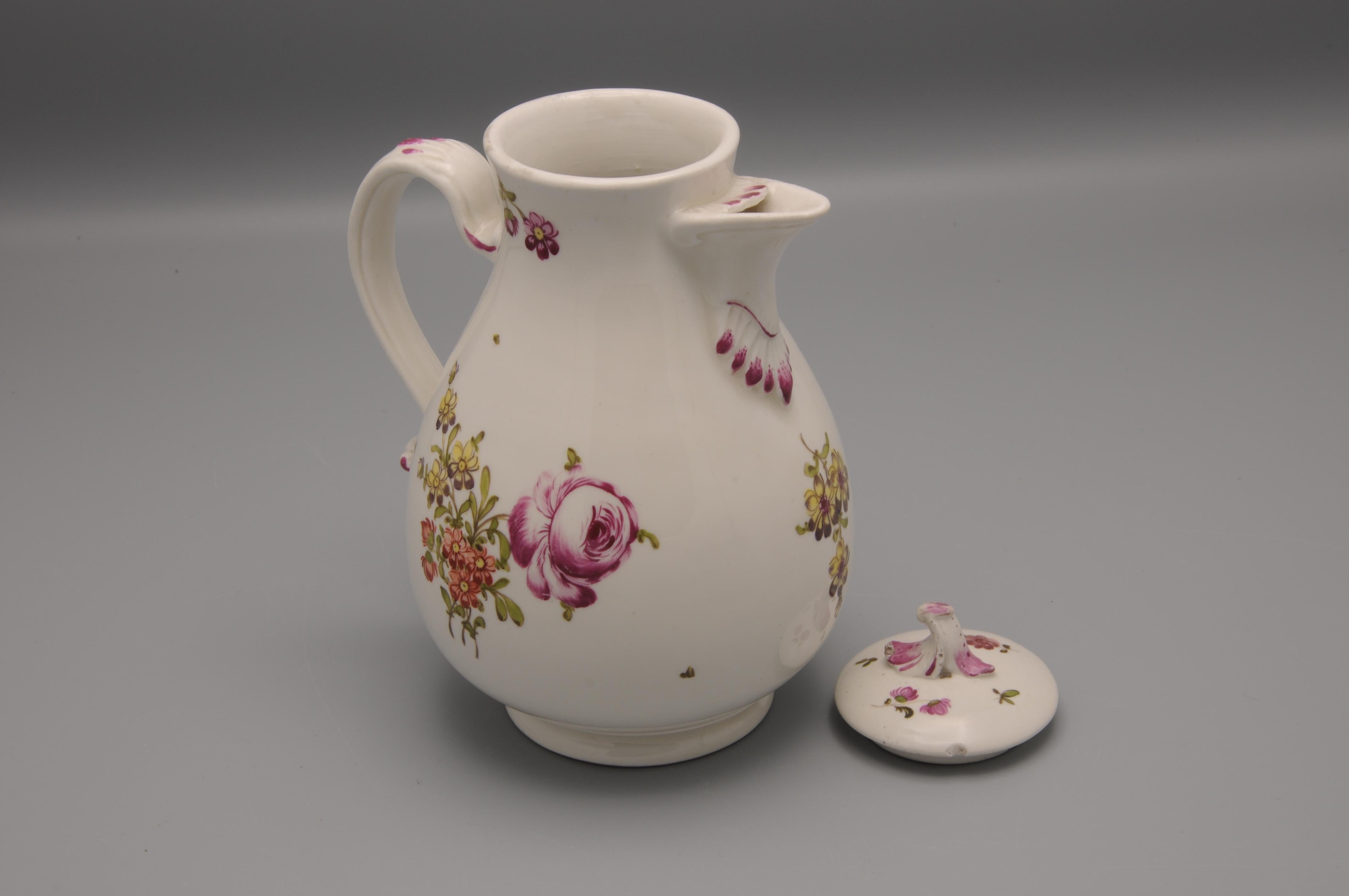 Vienna Porcelain - Rococo Coffeepot, late 18th century For Sale 3