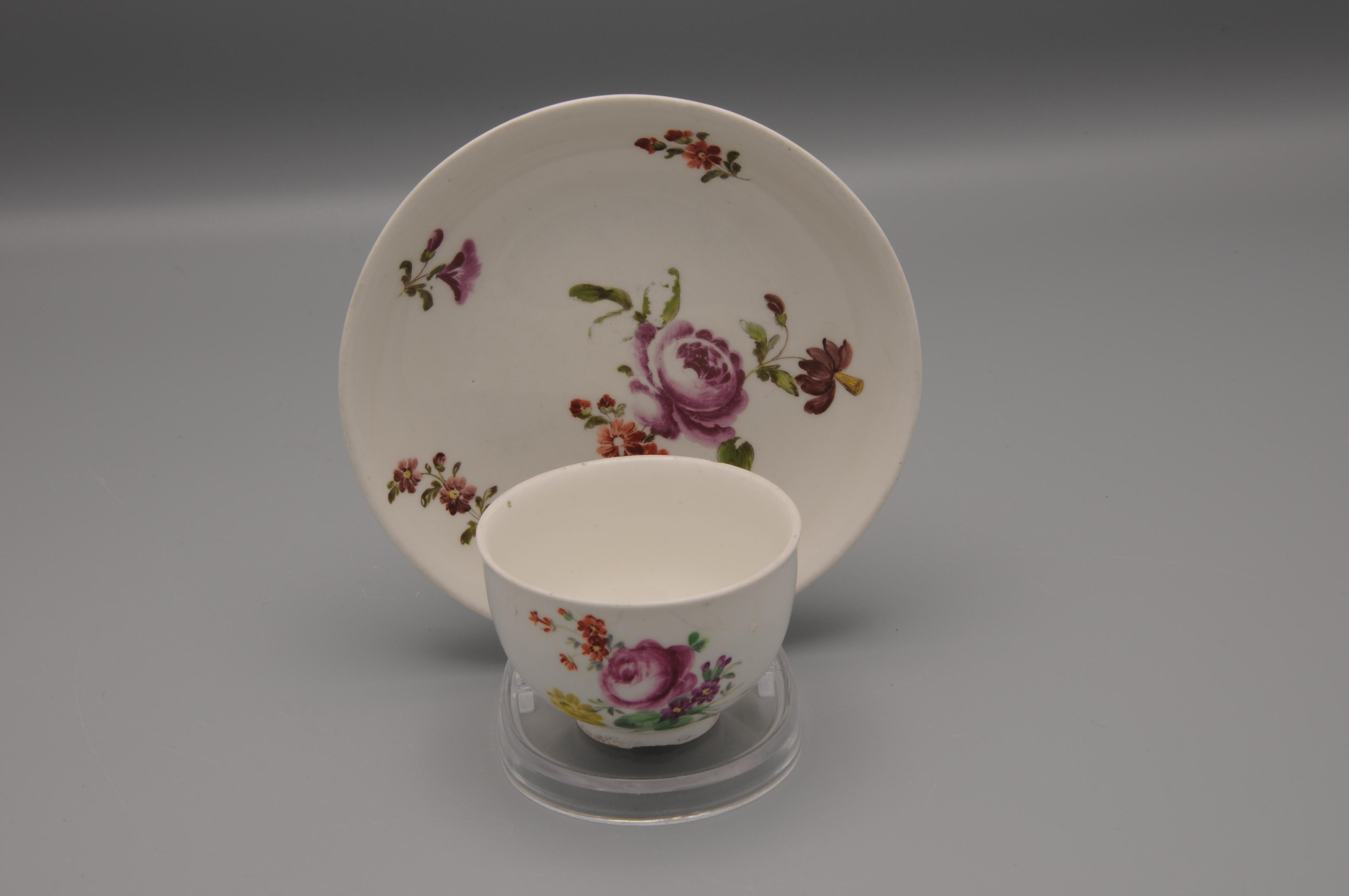 Vienna Porcelain - Rococo Cup and Saucer, late 18th century In Good Condition For Sale In DELFT, NL
