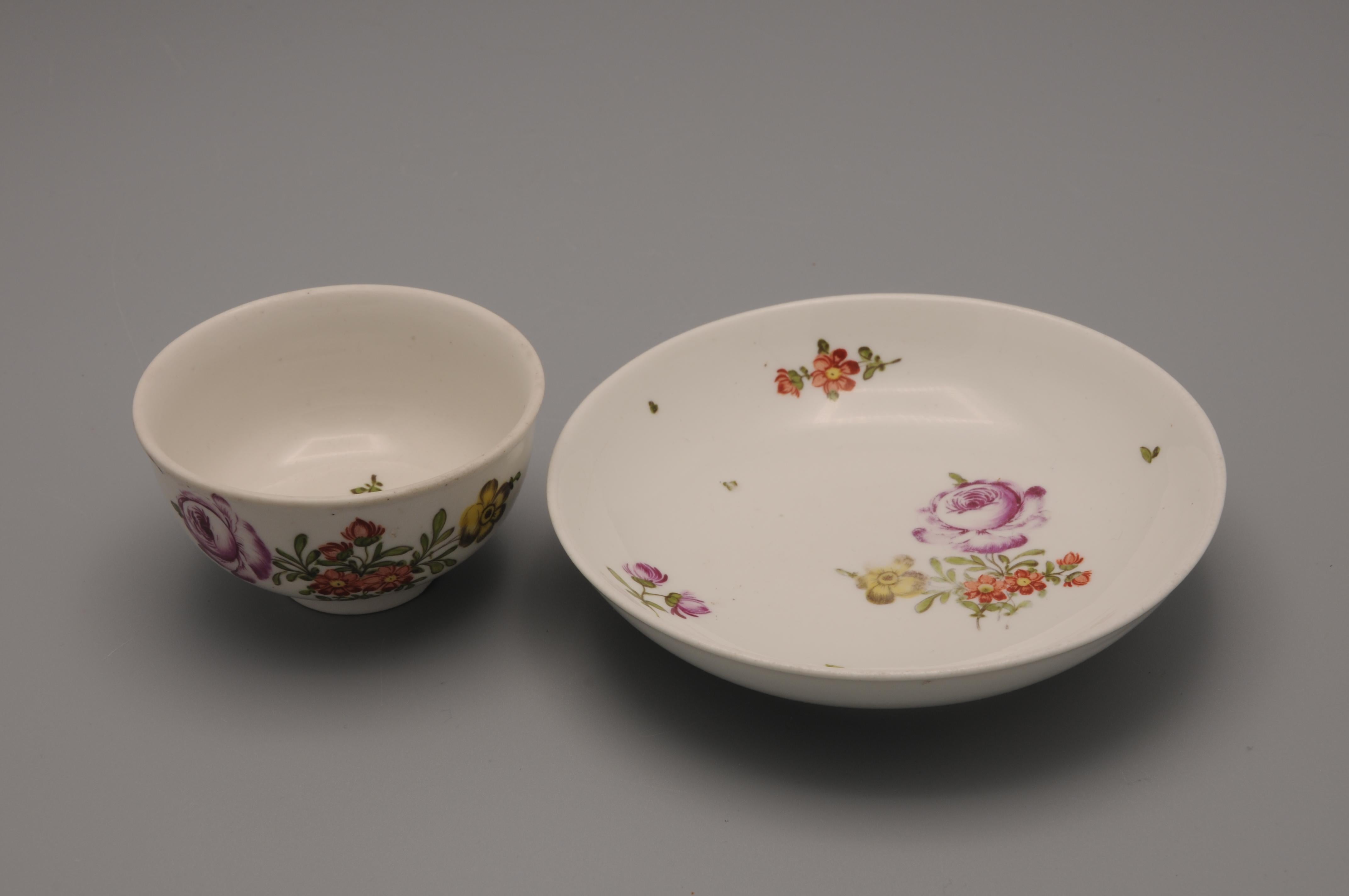 Porcelaine de Vienne - Tasse et soucoupe rococo, fin du 18e siècle en vente 1